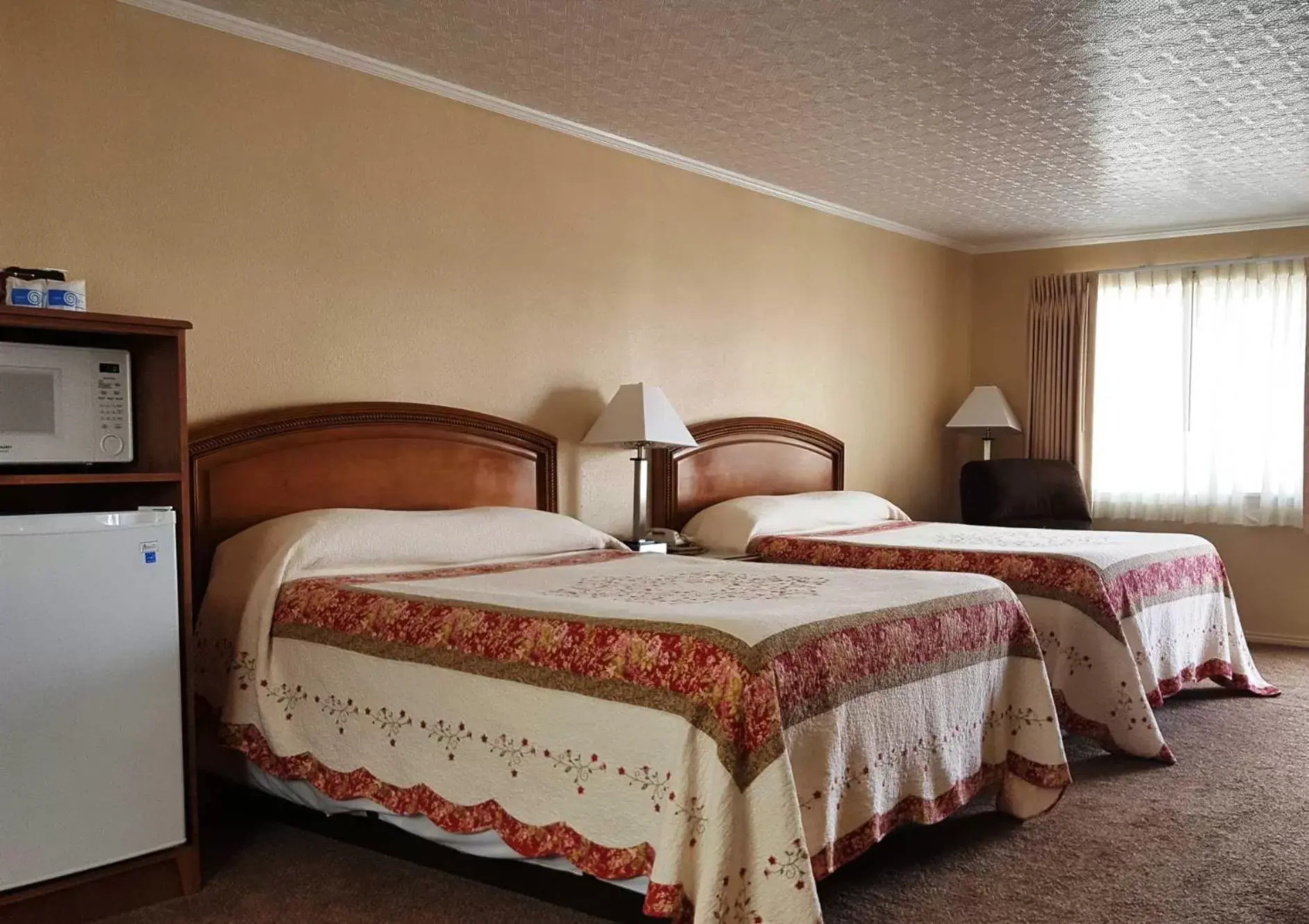 Bedroom in Bristlecone Motel