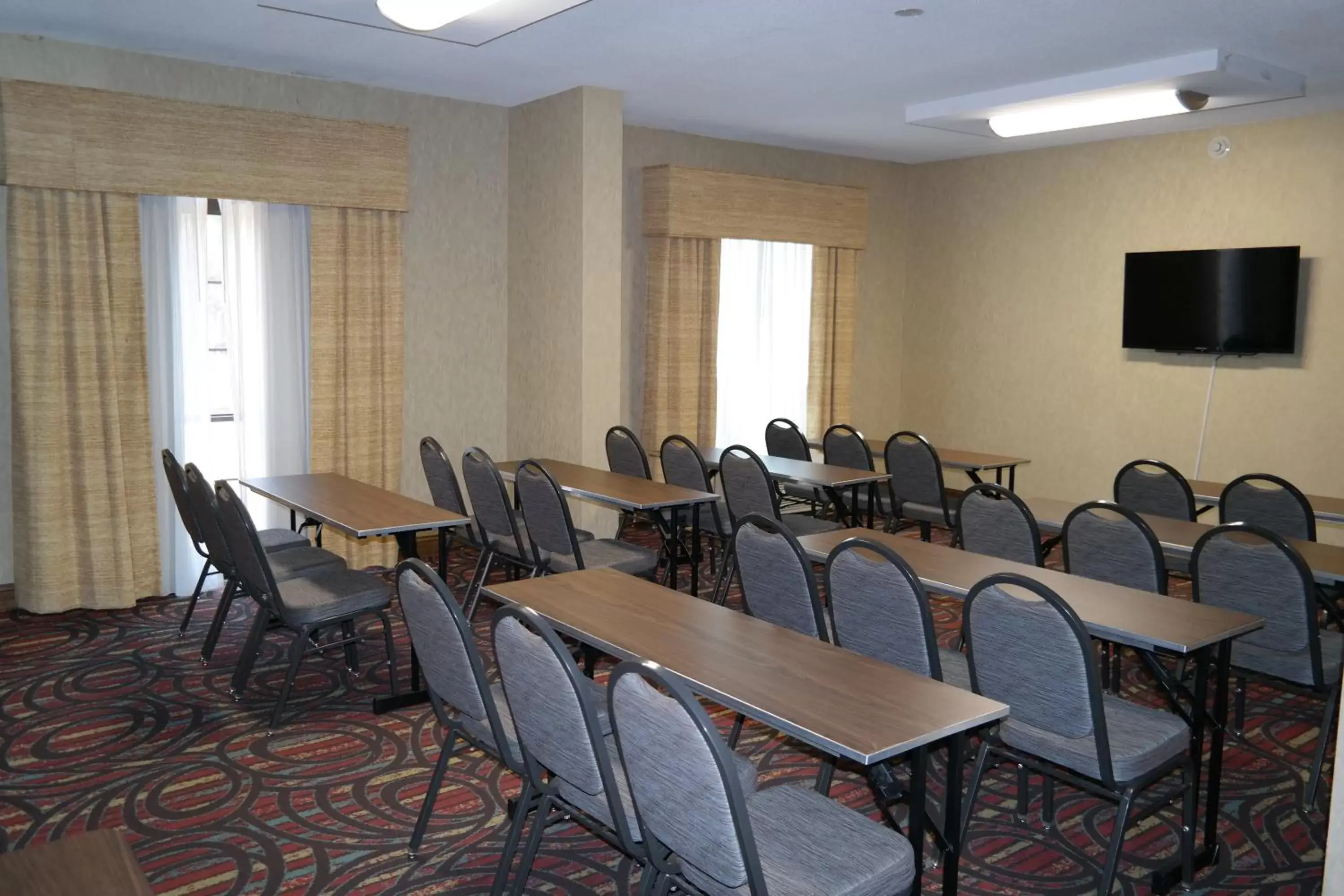 Meeting/conference room in Holiday Inn Express Fredericksburg - Southpoint, an IHG Hotel