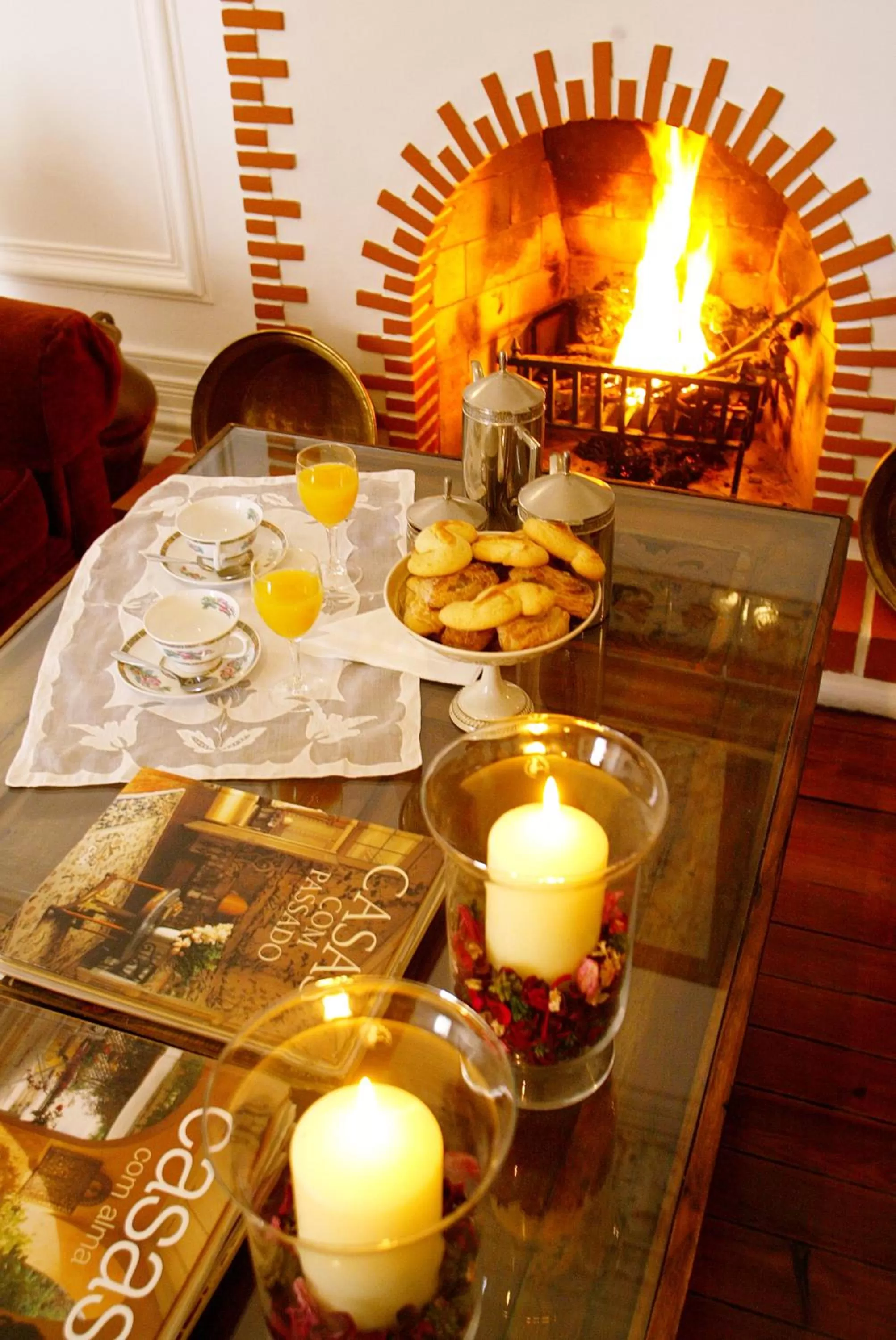 Communal lounge/ TV room in Hotel de Moura
