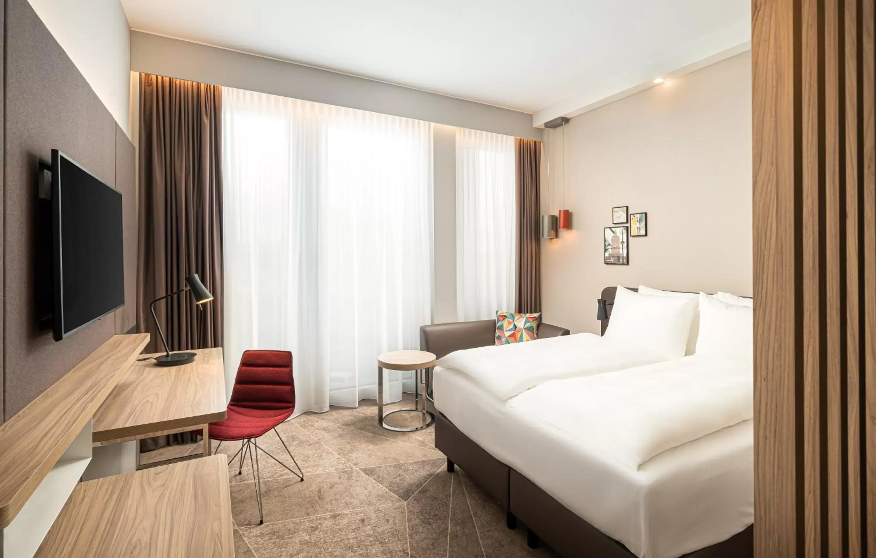 Photo of the whole room, Bed in Holiday Inn - Mannheim City - Hauptbahnhof, an IHG Hotel