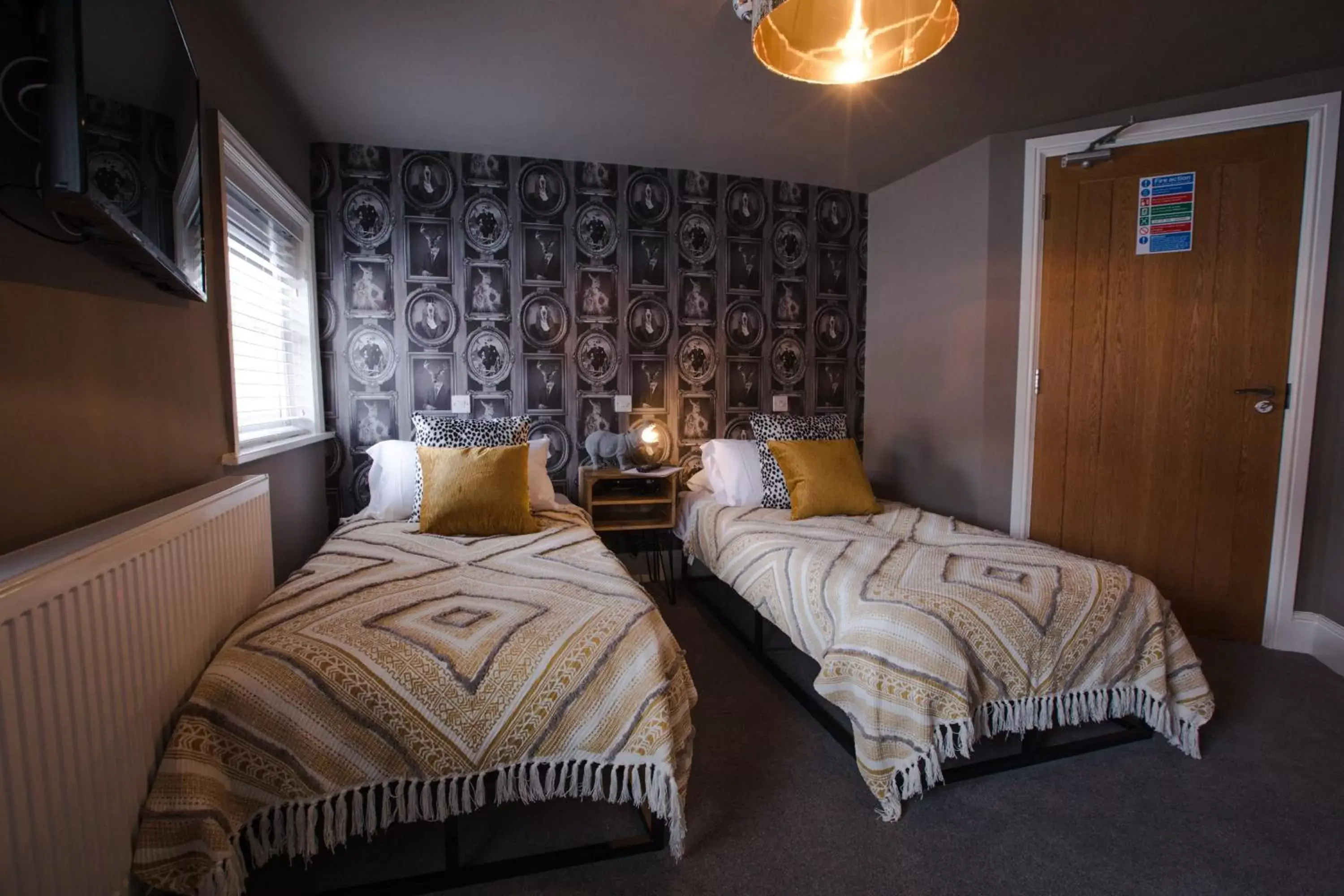 Bed in The Wheatsheaf Pub, Kitchen & Rooms