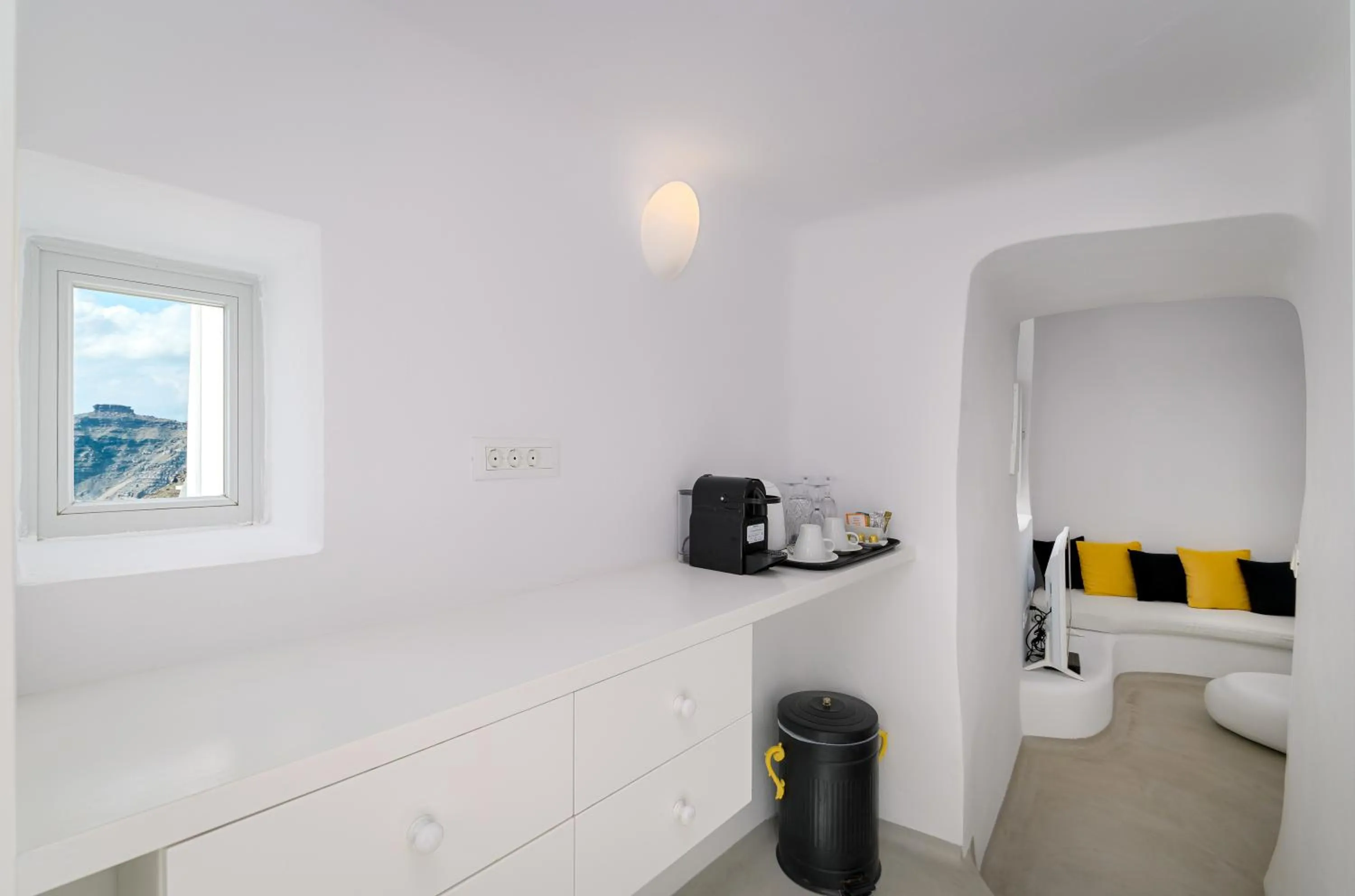 Coffee/tea facilities in Trieris Villa & Suites