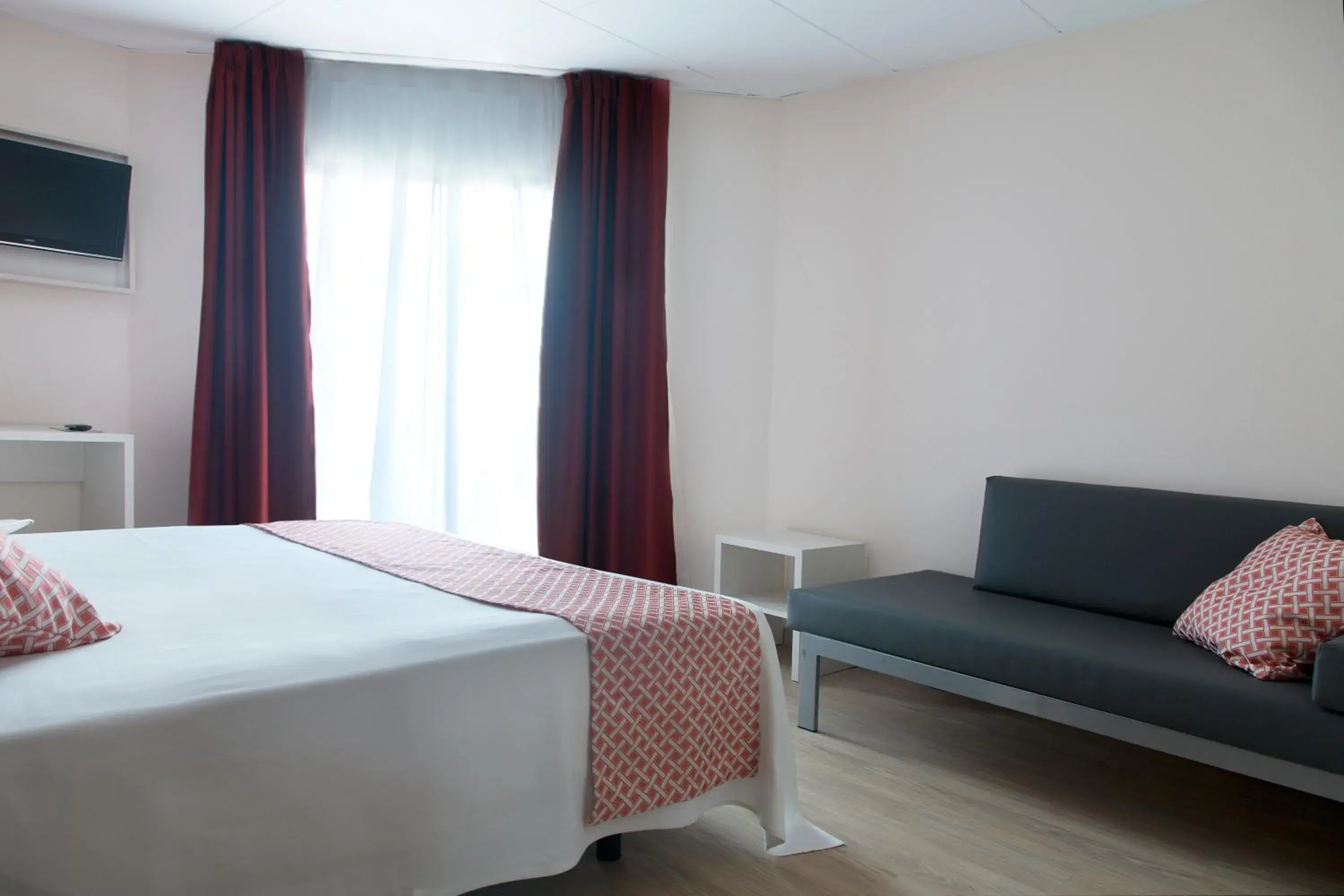 Photo of the whole room, Bed in GHT Balmes, Hotel-Aparthotel&SPLASH