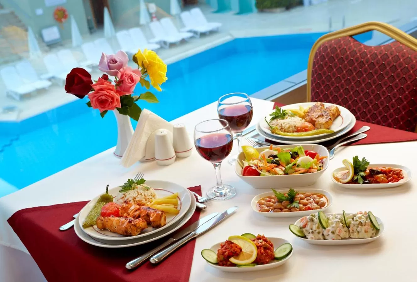 Restaurant/places to eat in Pam Thermal Hotel Clinic & Spa