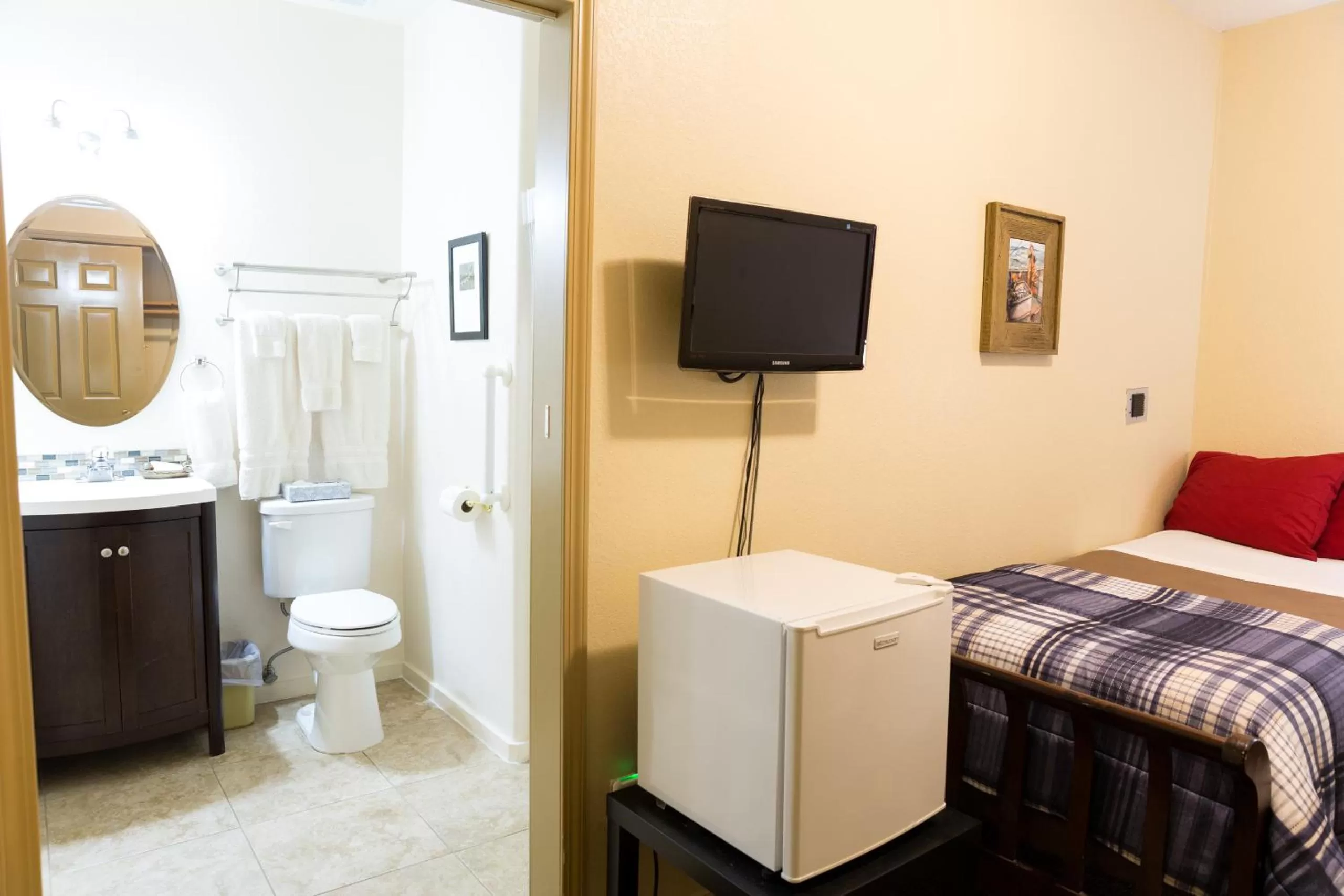Bathroom in Hotel Cathlamet