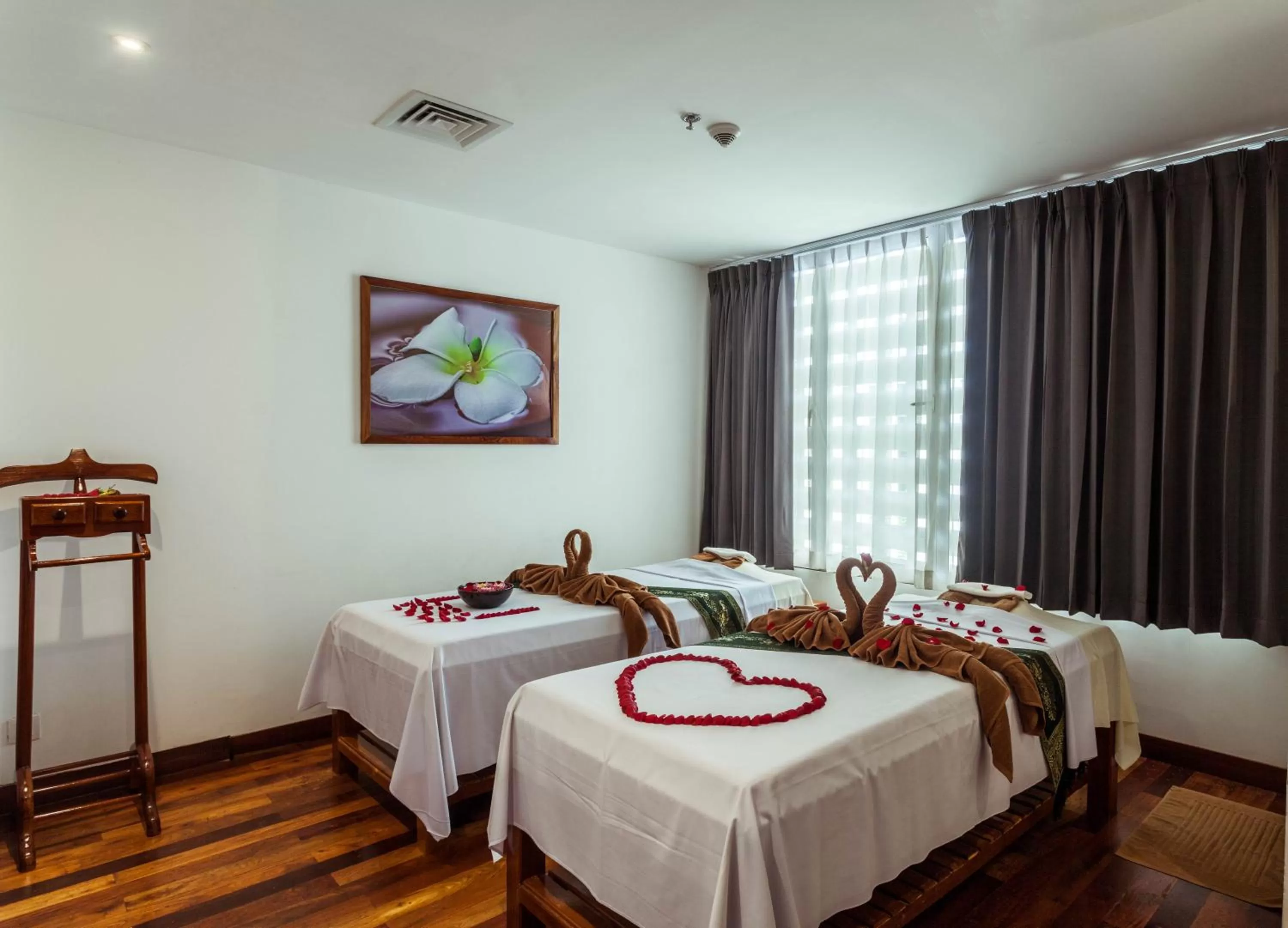 Spa and wellness centre/facilities, Bed in Somadevi Residence