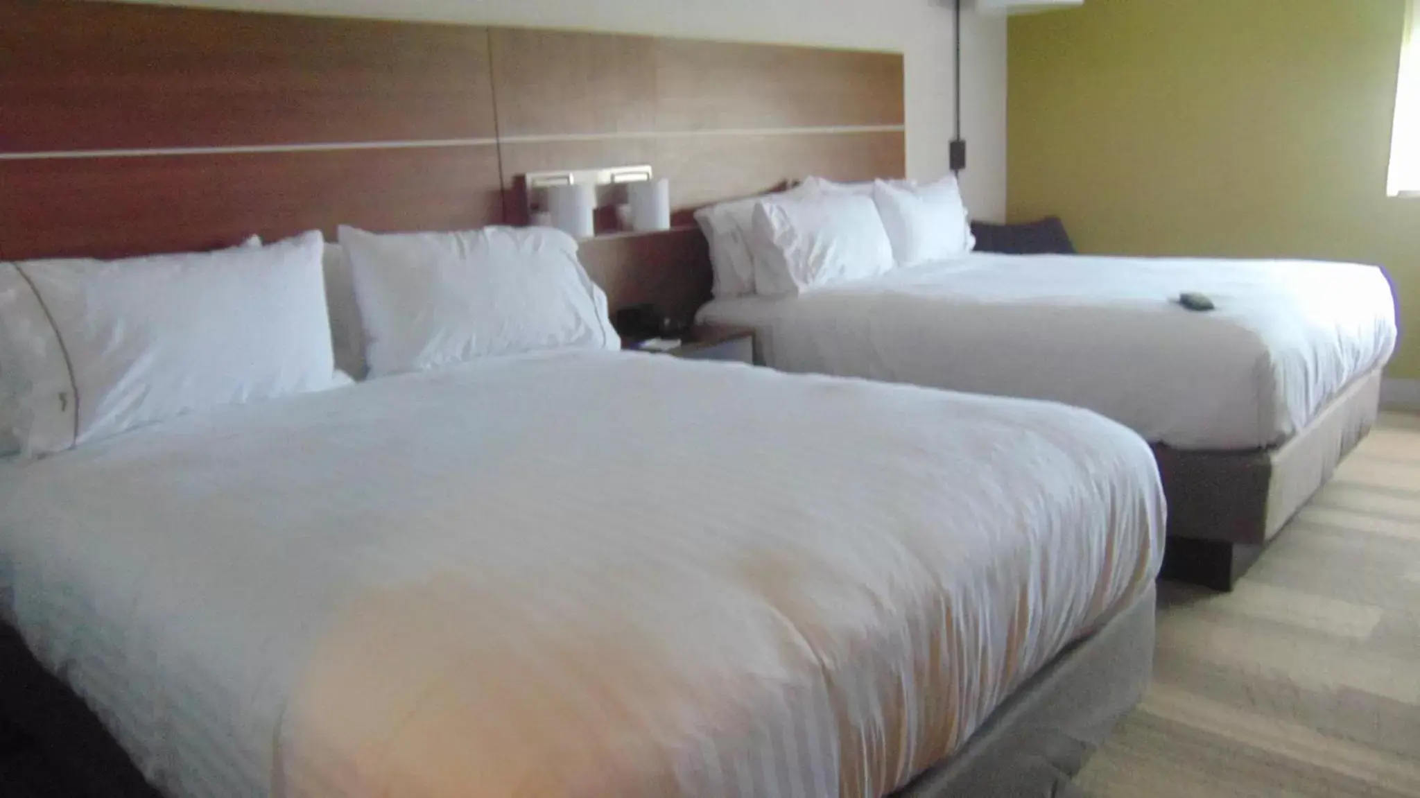 Photo of the whole room, Bed in Holiday Inn Express & Suites Wapakoneta, an IHG Hotel