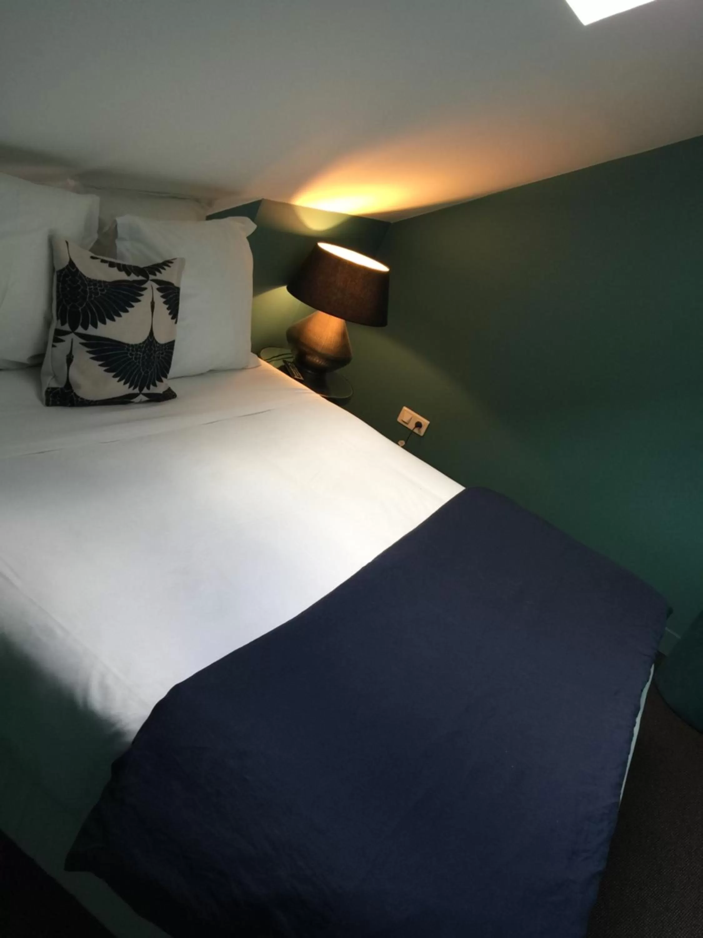 Bed in Domaine de Bellevue, The Originals Relais