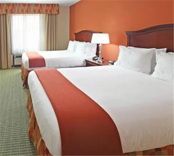 Bed in Holiday Inn Express Hotel & Suites Henderson - Traffic Star, an IHG Hotel