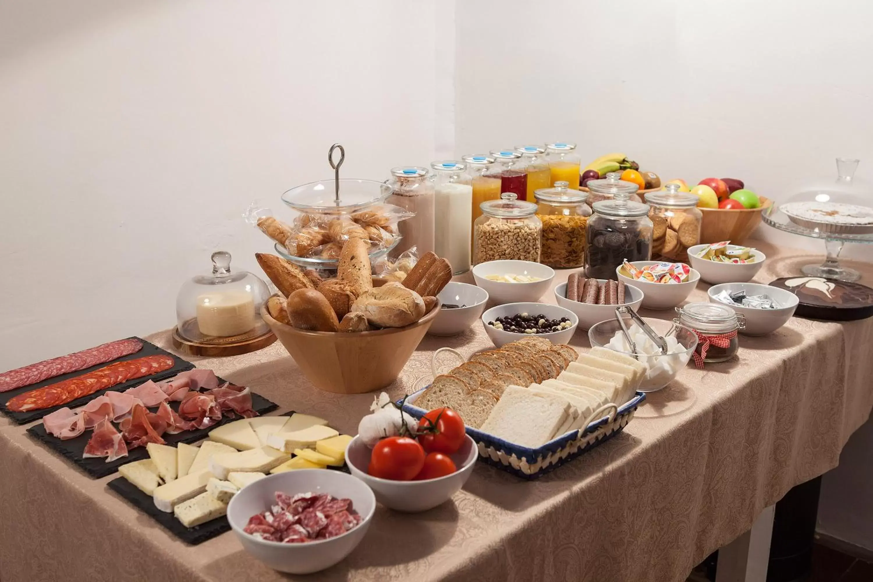 Continental breakfast, Breakfast in Bed in Girona