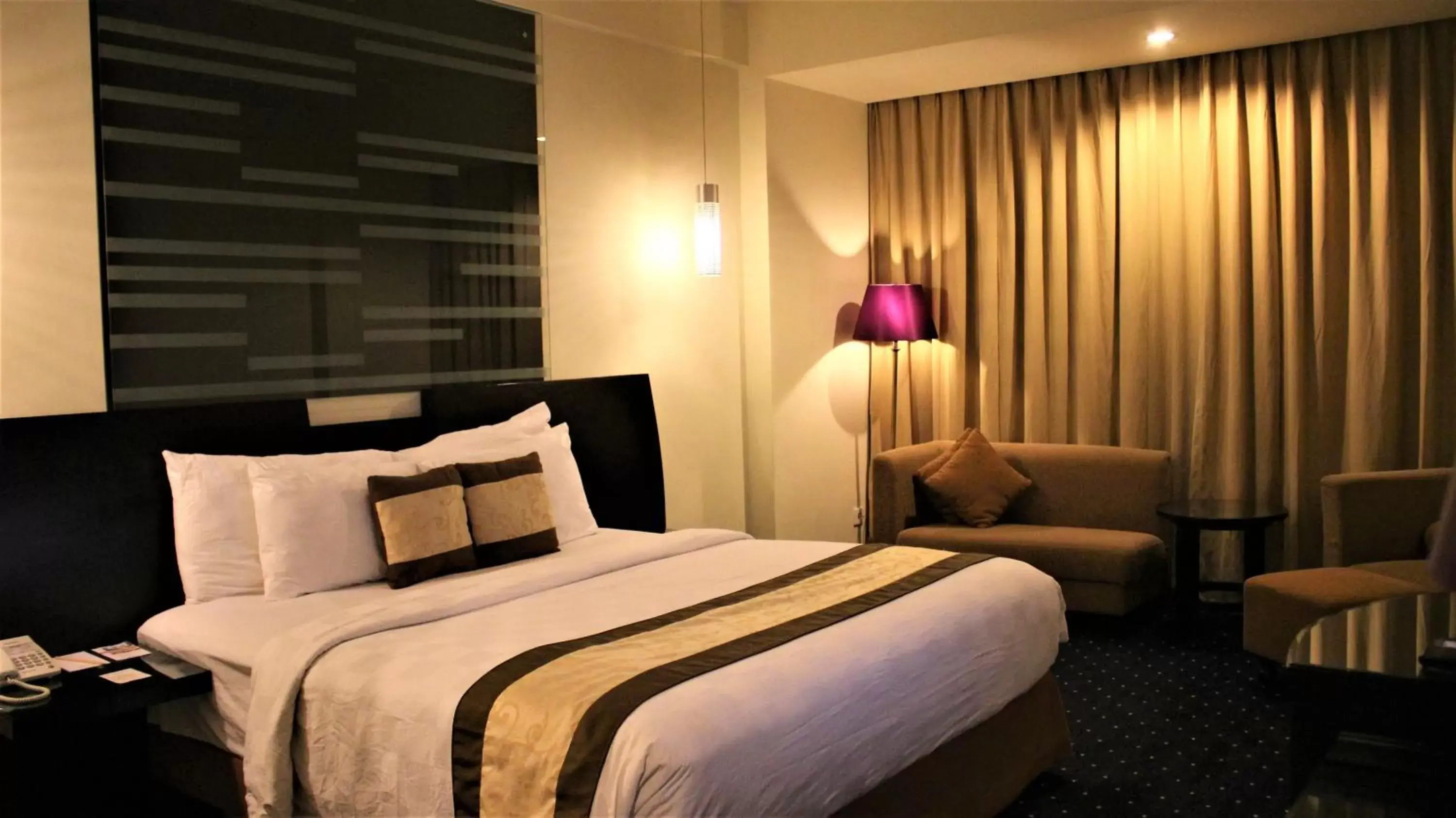 Bedroom, Bed in Swiss-Belhotel Silae Palu