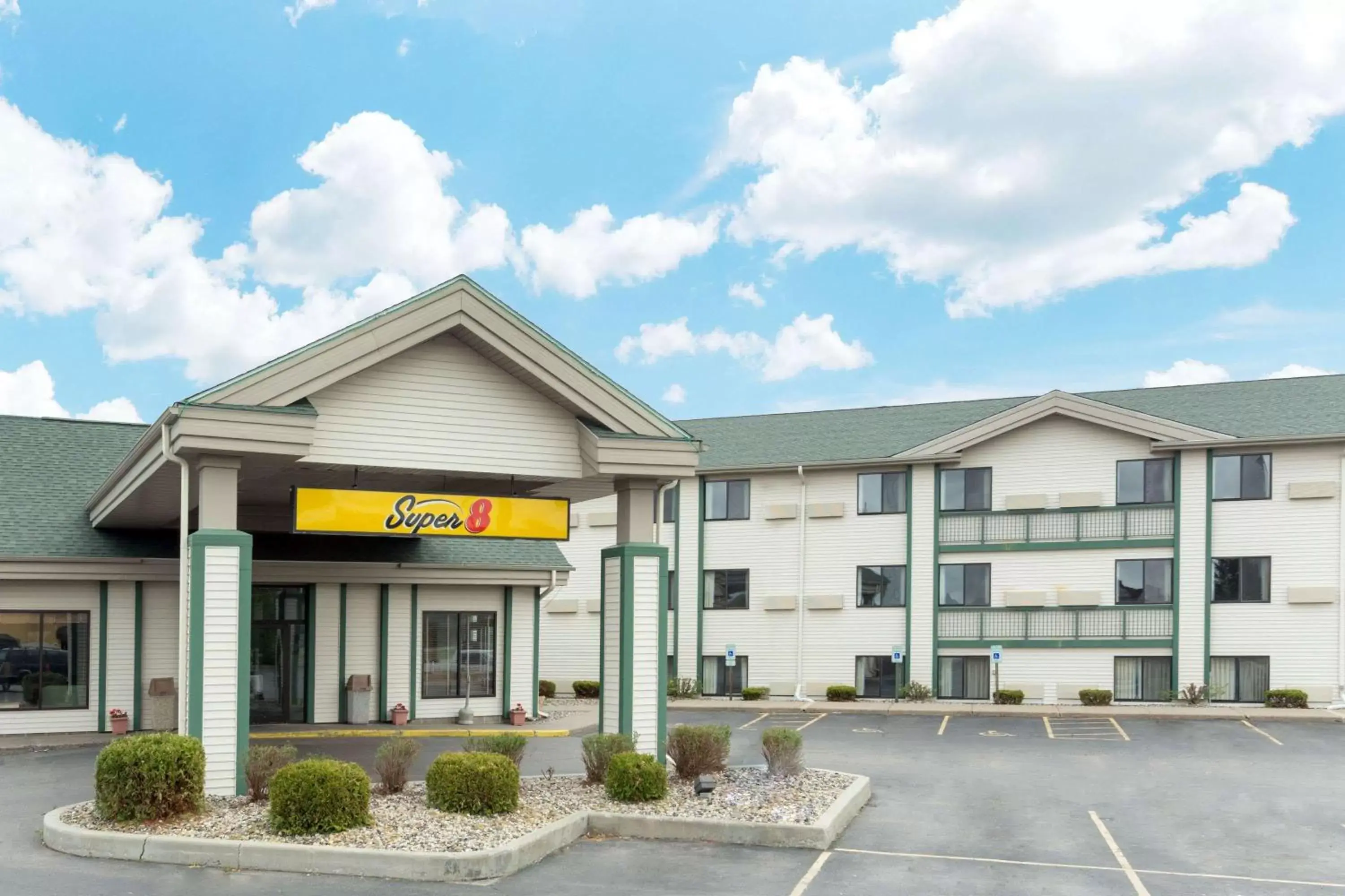 Property building in Super 8 by Wyndham Wisconsin Dells