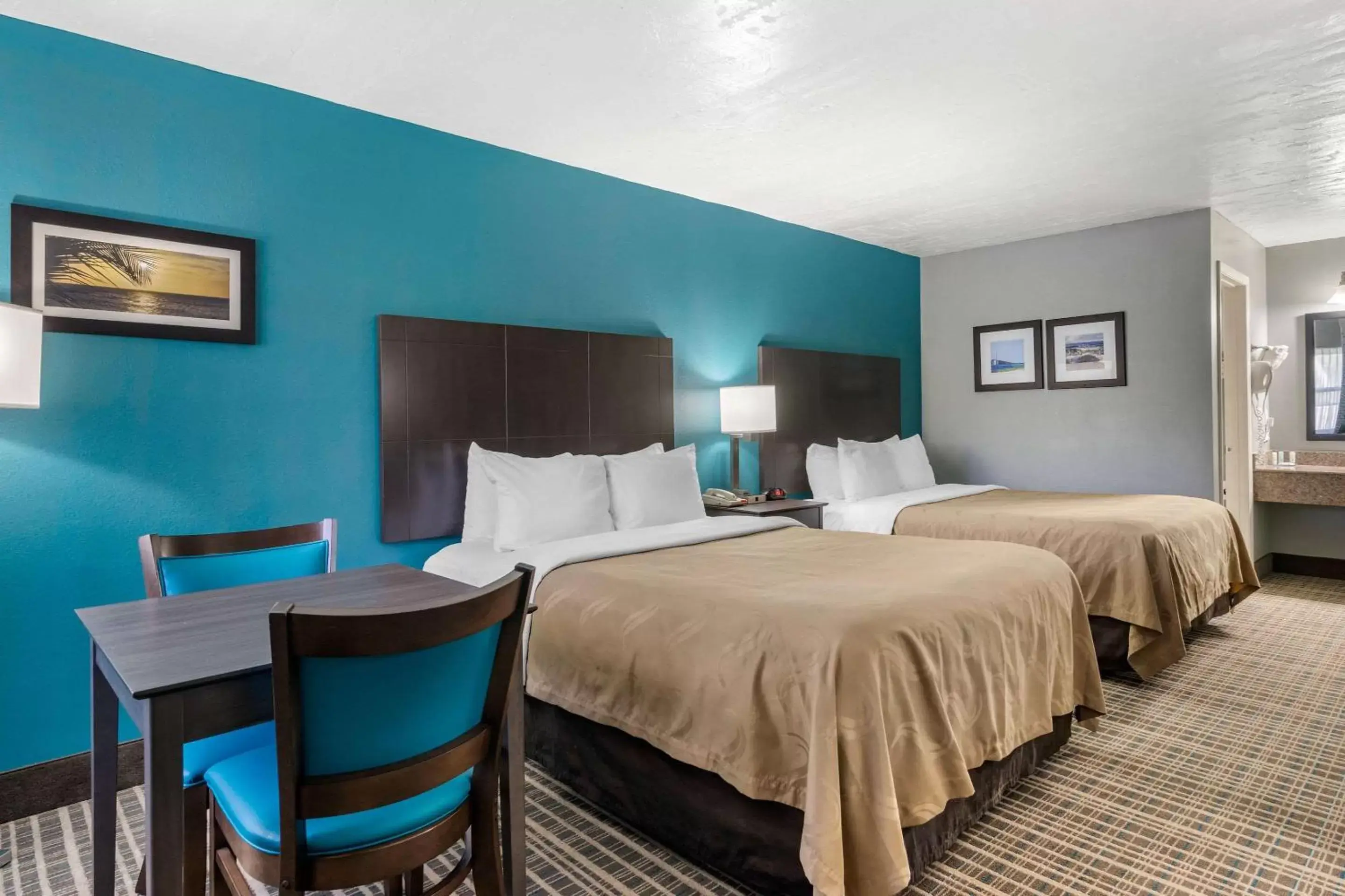 Photo of the whole room, Bed in Quality Inn Bradenton North I-75