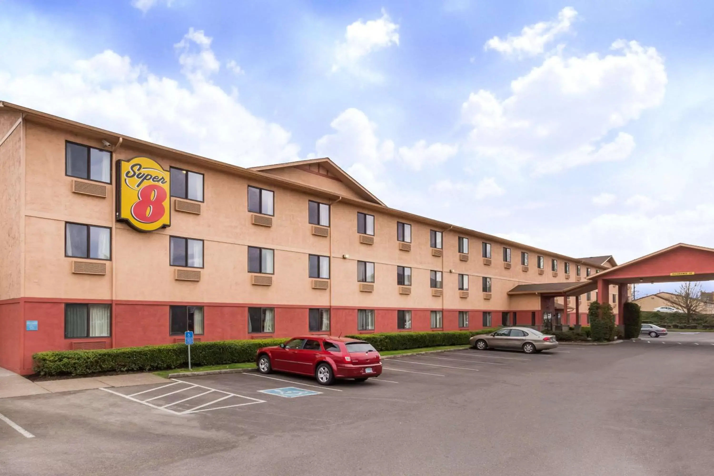 Property building in Super 8 by Wyndham Corvallis Property building in Super 8 by Wyndham Corvallis