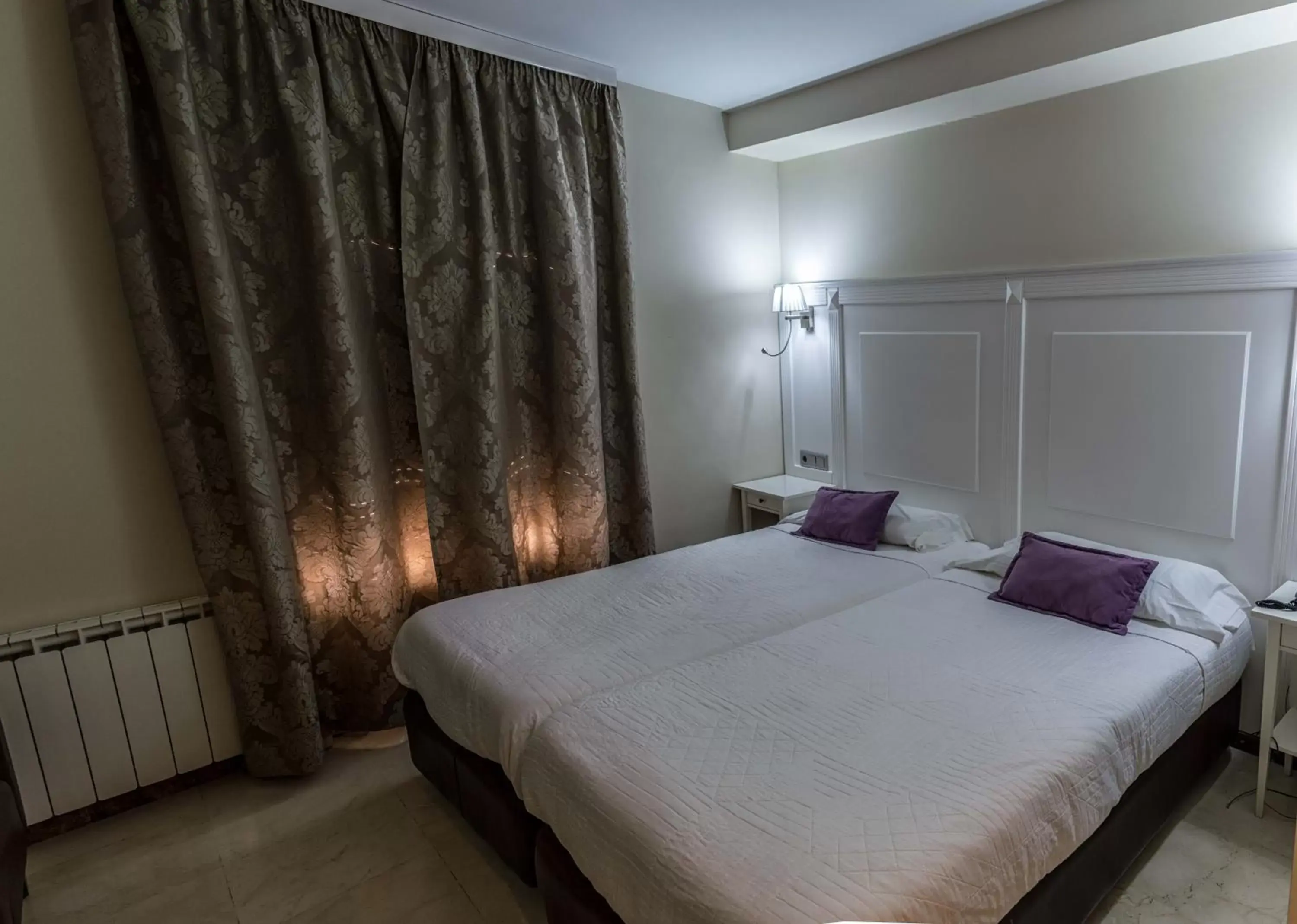 Bedroom, Bed in Hotel Sevilla