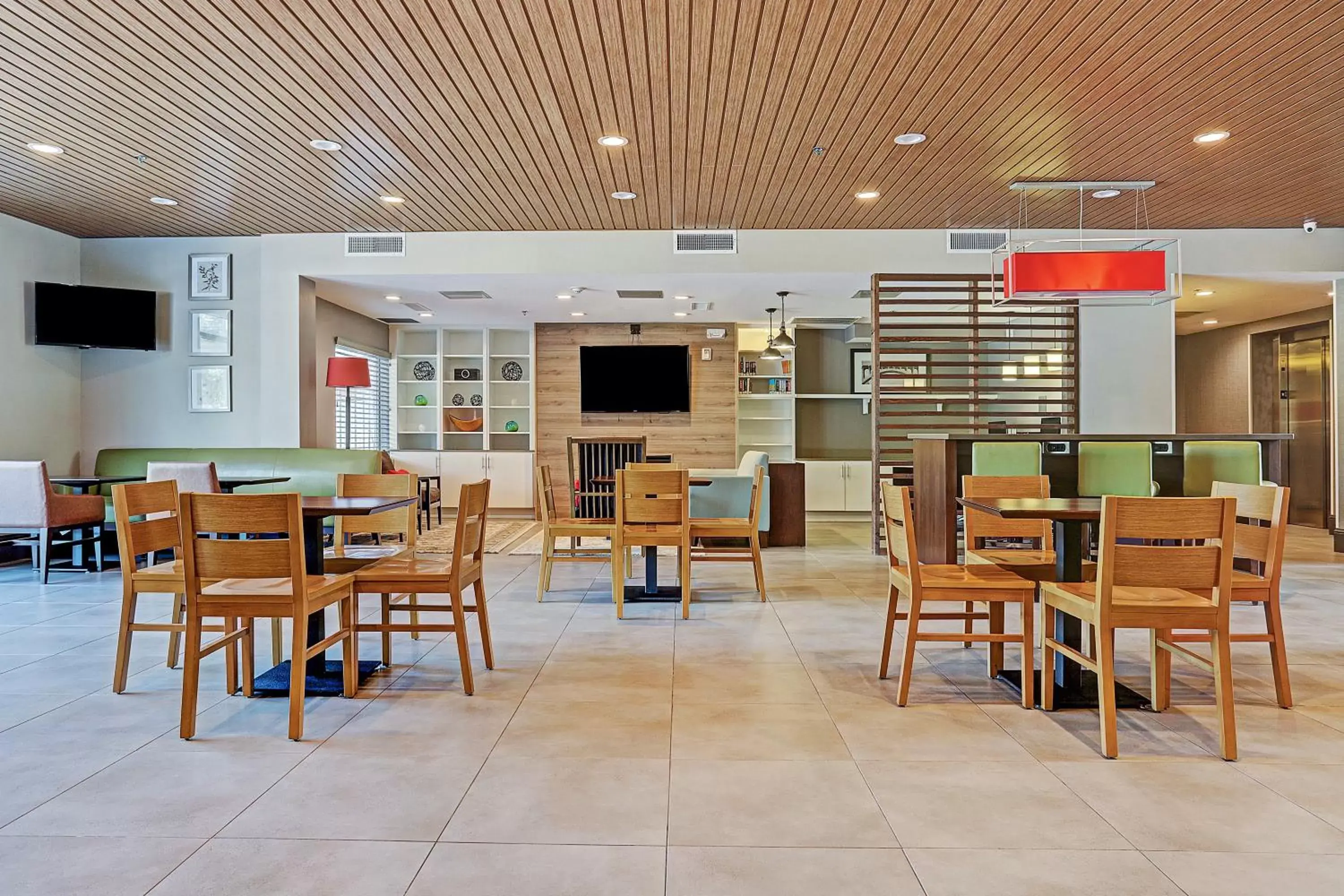 Lobby or reception, Restaurant/Places to Eat in Best Western Plus Westheimer - Westchase Inn & Suites