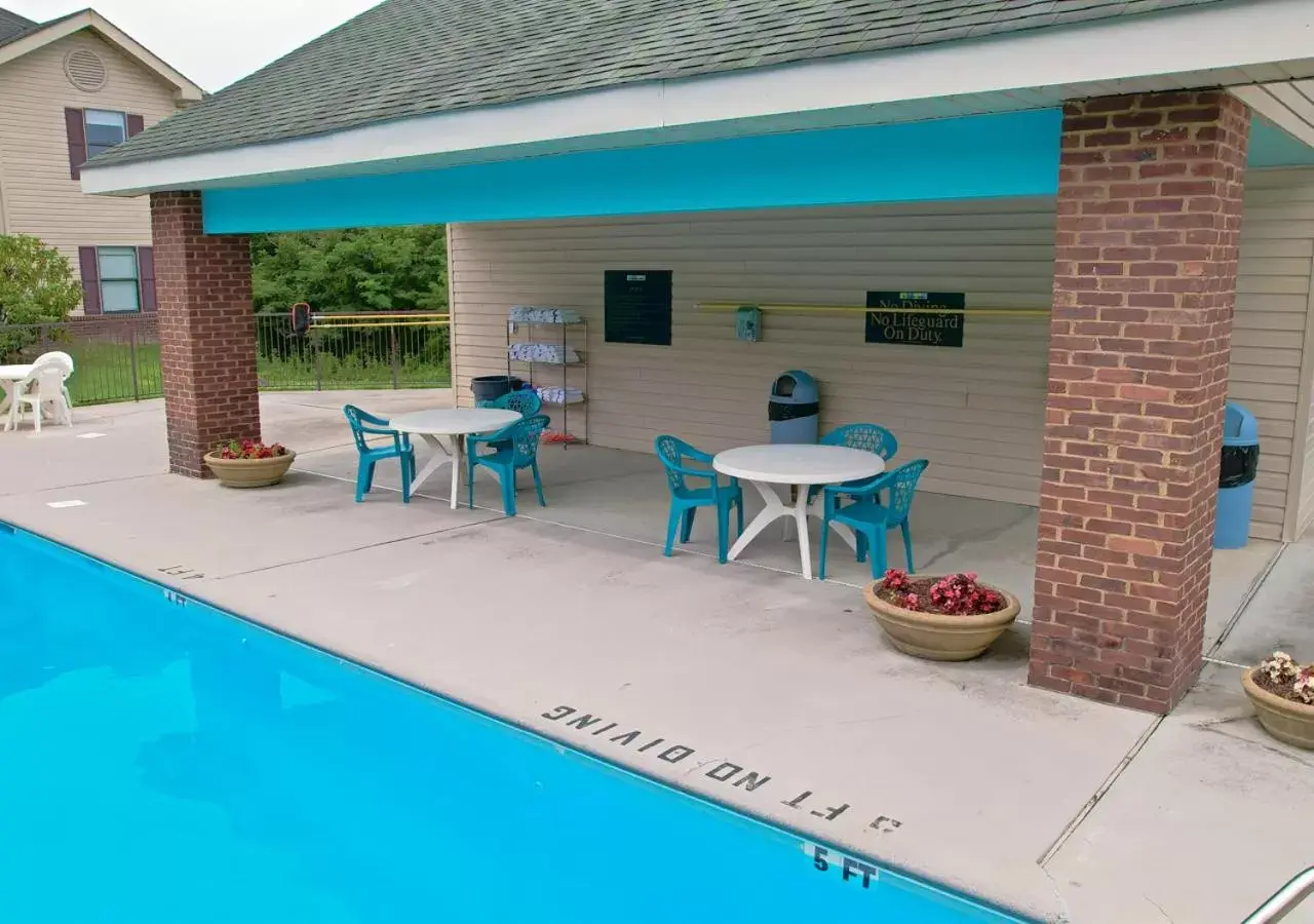 Swimming pool in All Season Suites