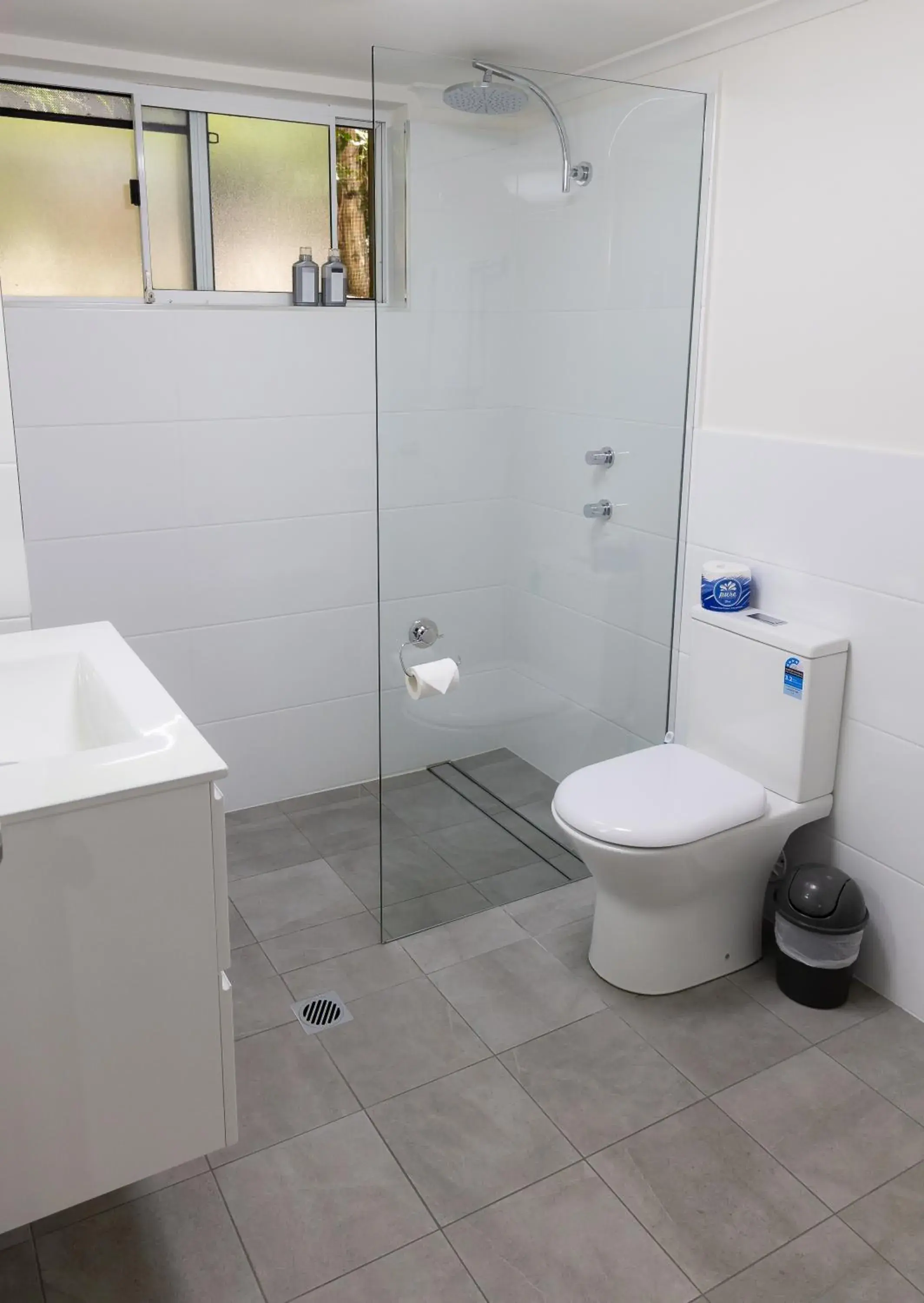 Bathroom in Aston Hill Motor Lodge