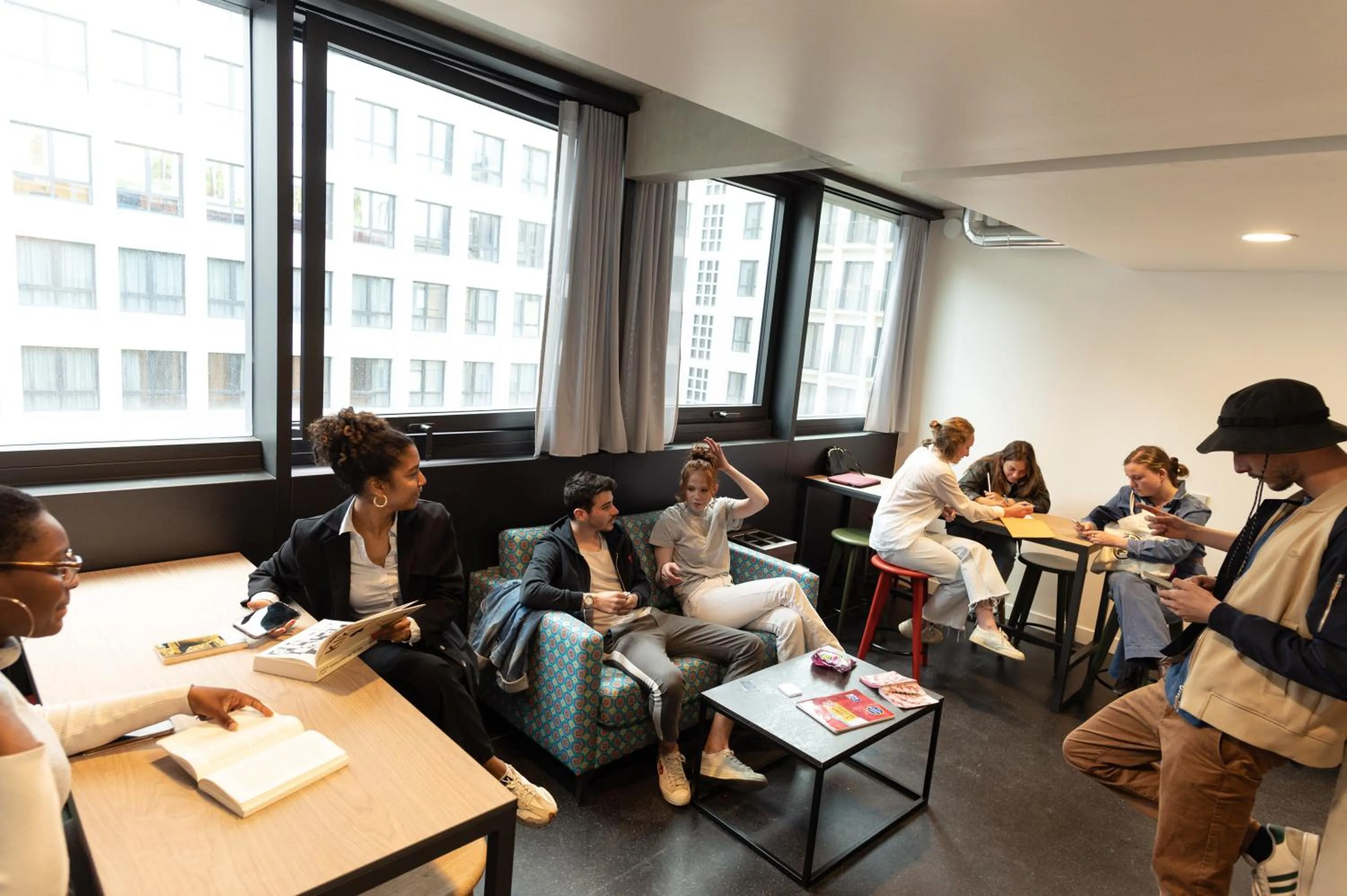 Communal lounge/ TV room in The People - Paris Marais