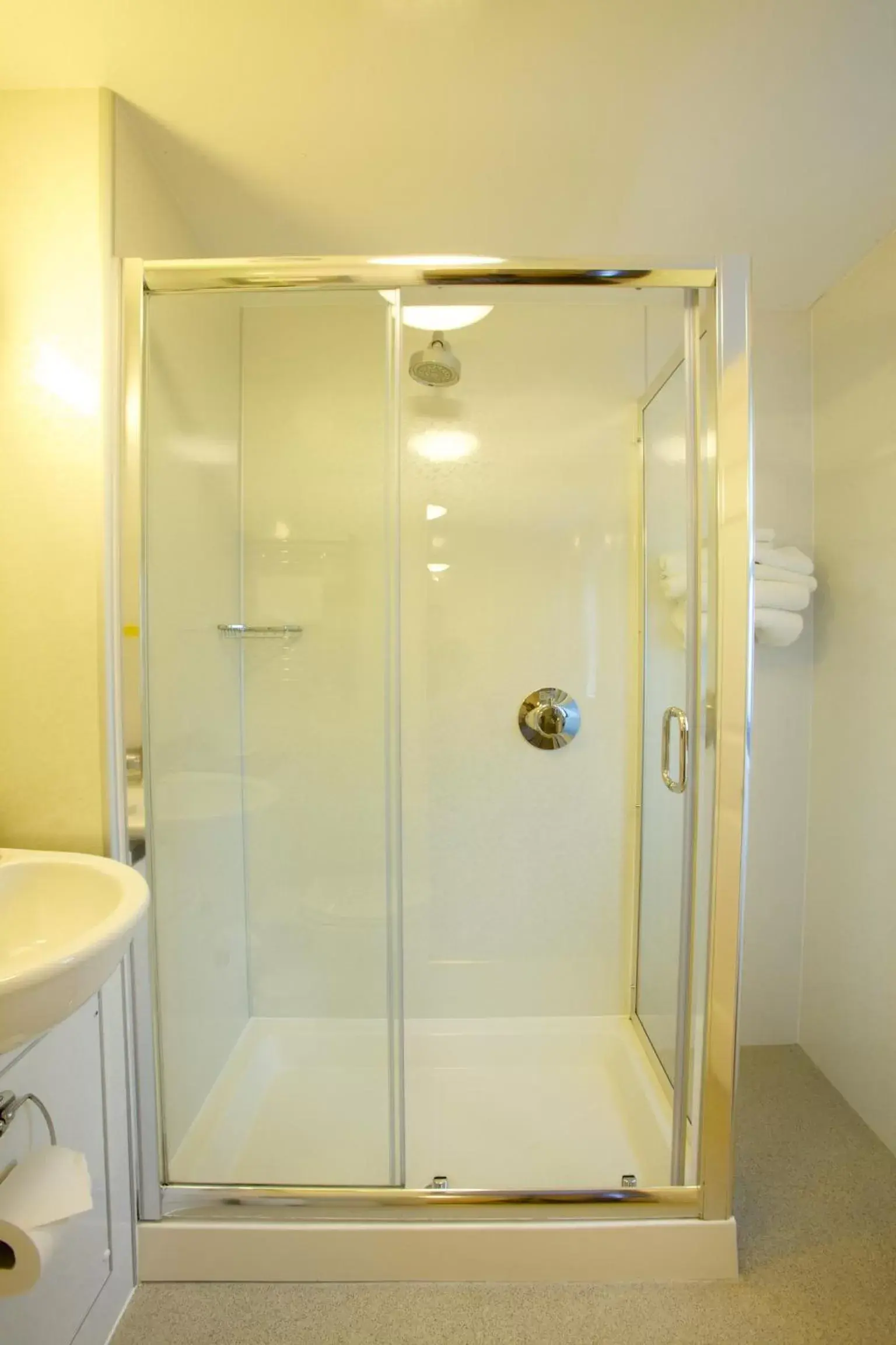 Shower, Bathroom in Ayre Hotel & Ayre Apartments