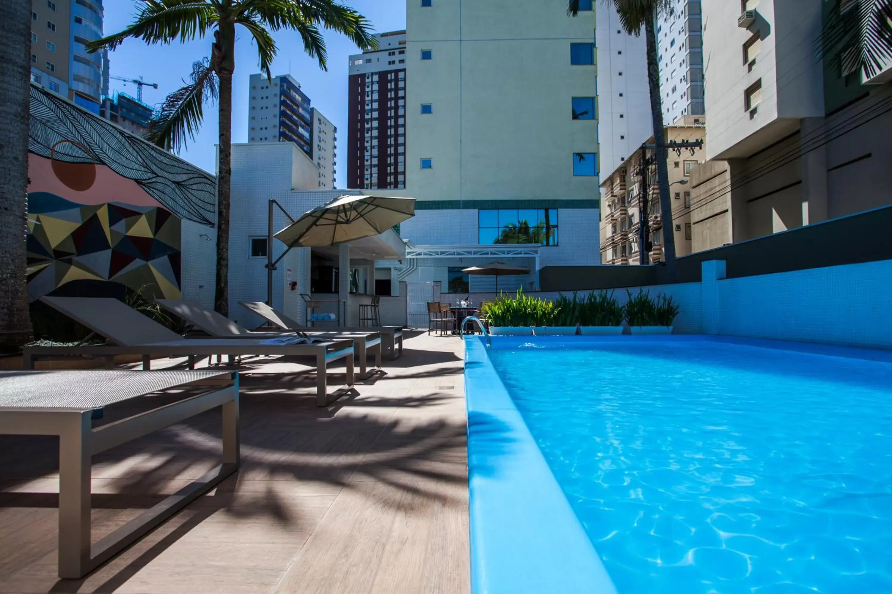 Swimming Pool in Santa Inn Hotel