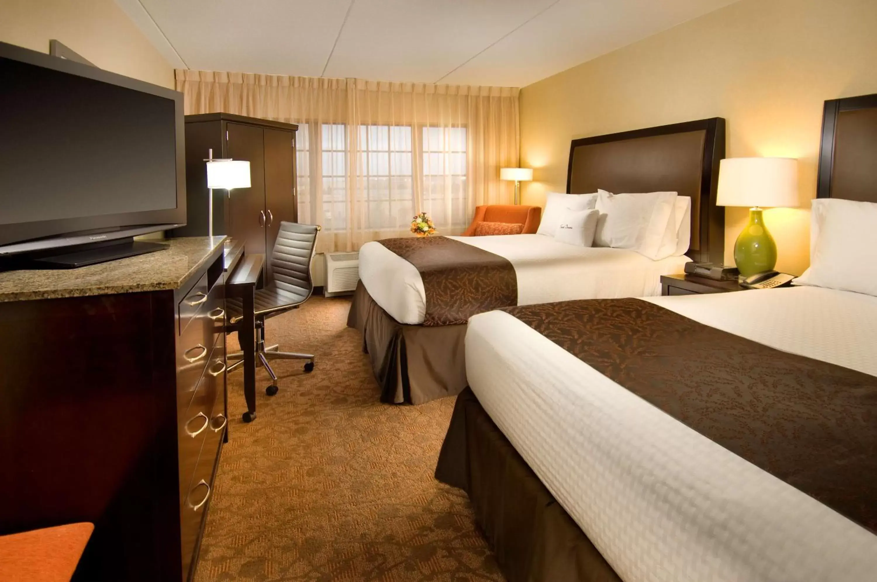 Bedroom, Bed in DoubleTree by Hilton Dulles Airport-Sterling