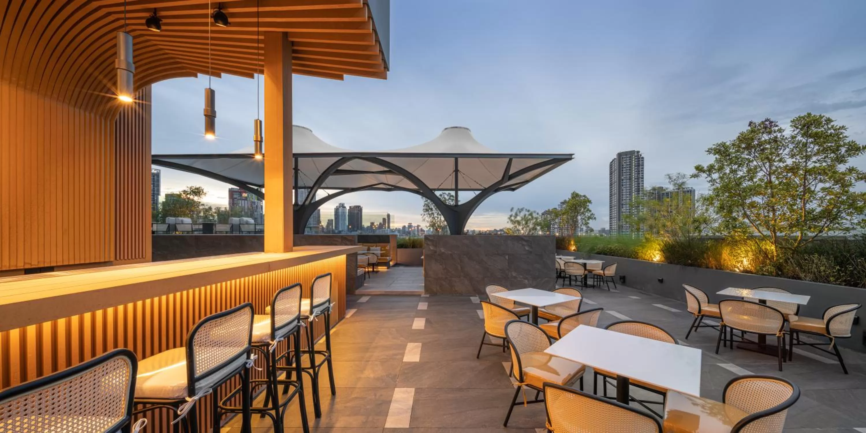 Restaurant/places to eat in Ramada Plaza by Wyndham Bangkok Sukhumvit 48