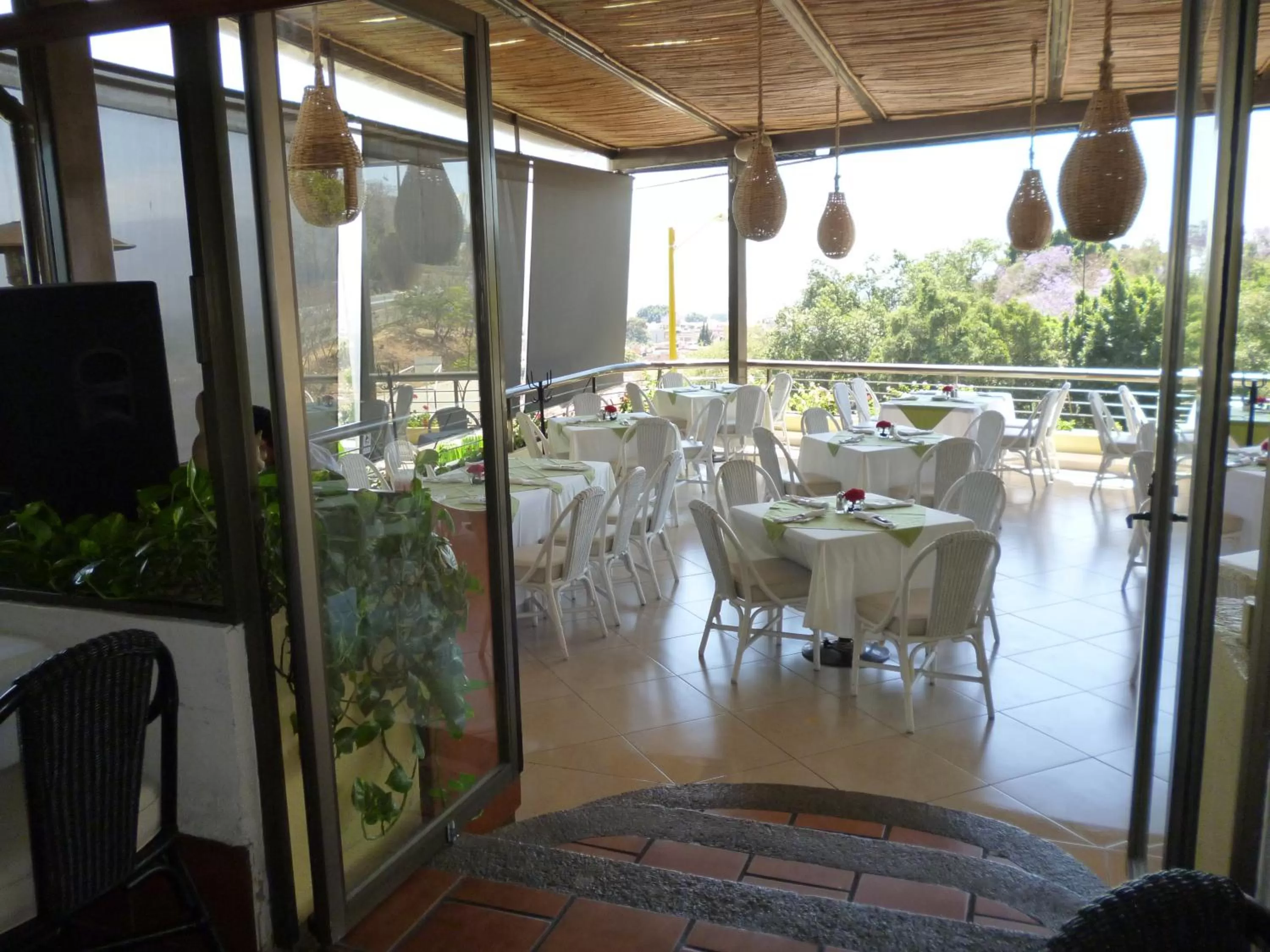 Restaurant/places to eat in Hotel Fortin Plaza