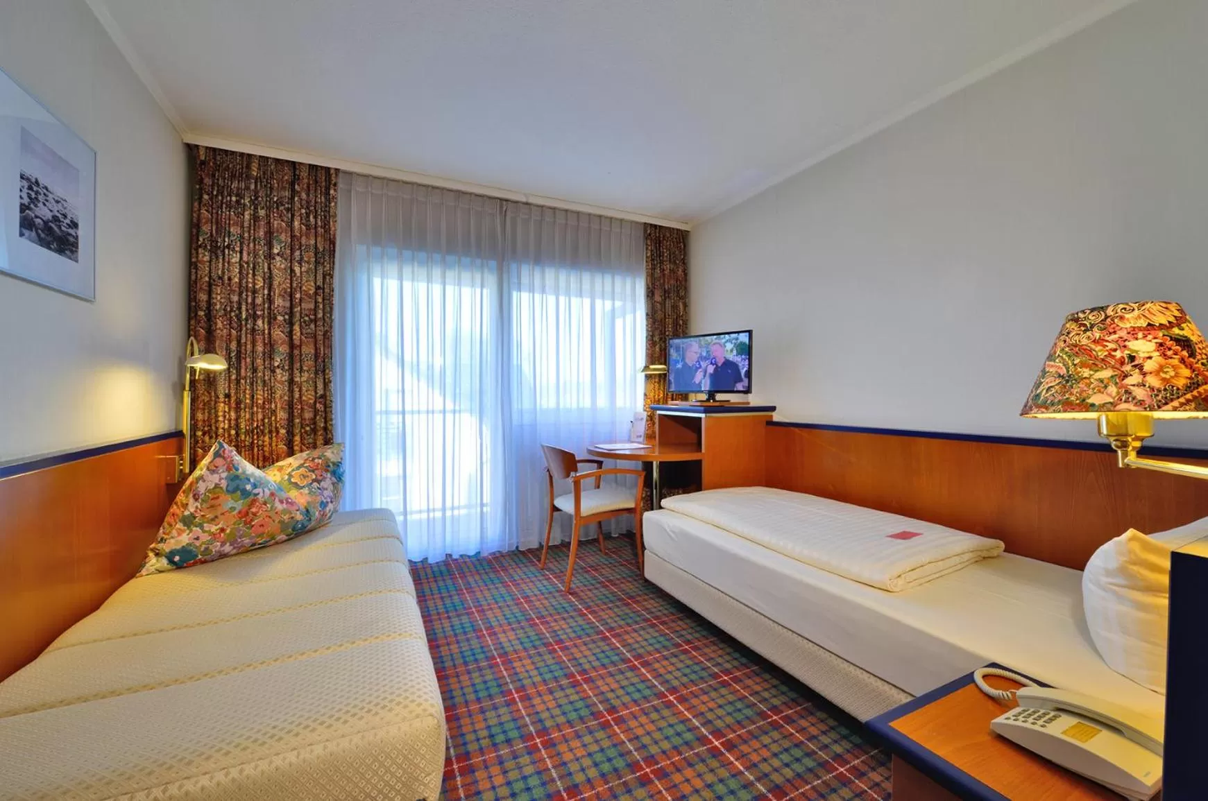 Bed in Rheinhotel Vier Jahreszeiten Bad Breisig