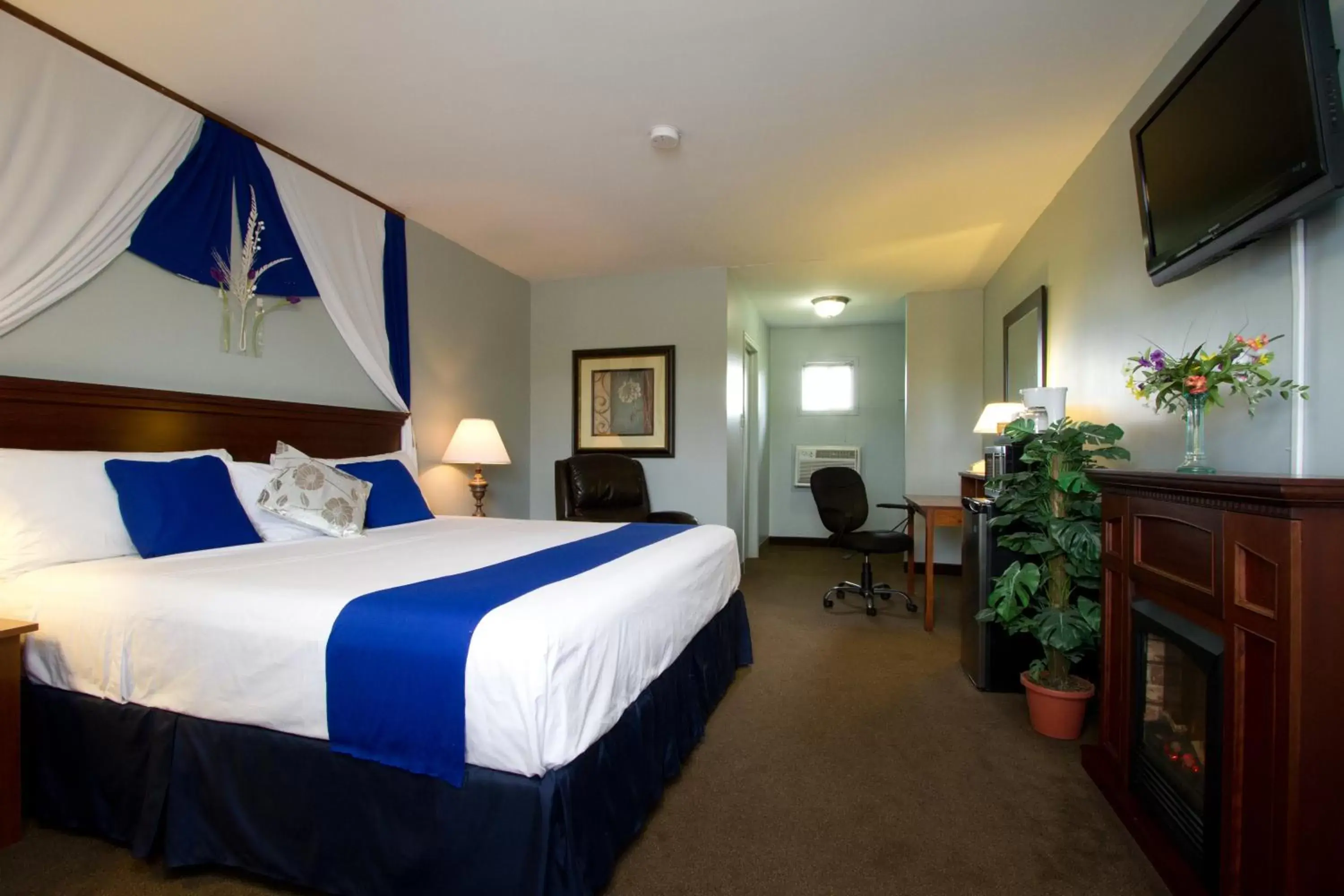 BBQ facilities, Bed in Knights Inn Lindsay BBQ facilities, Bed in Knights Inn Lindsay