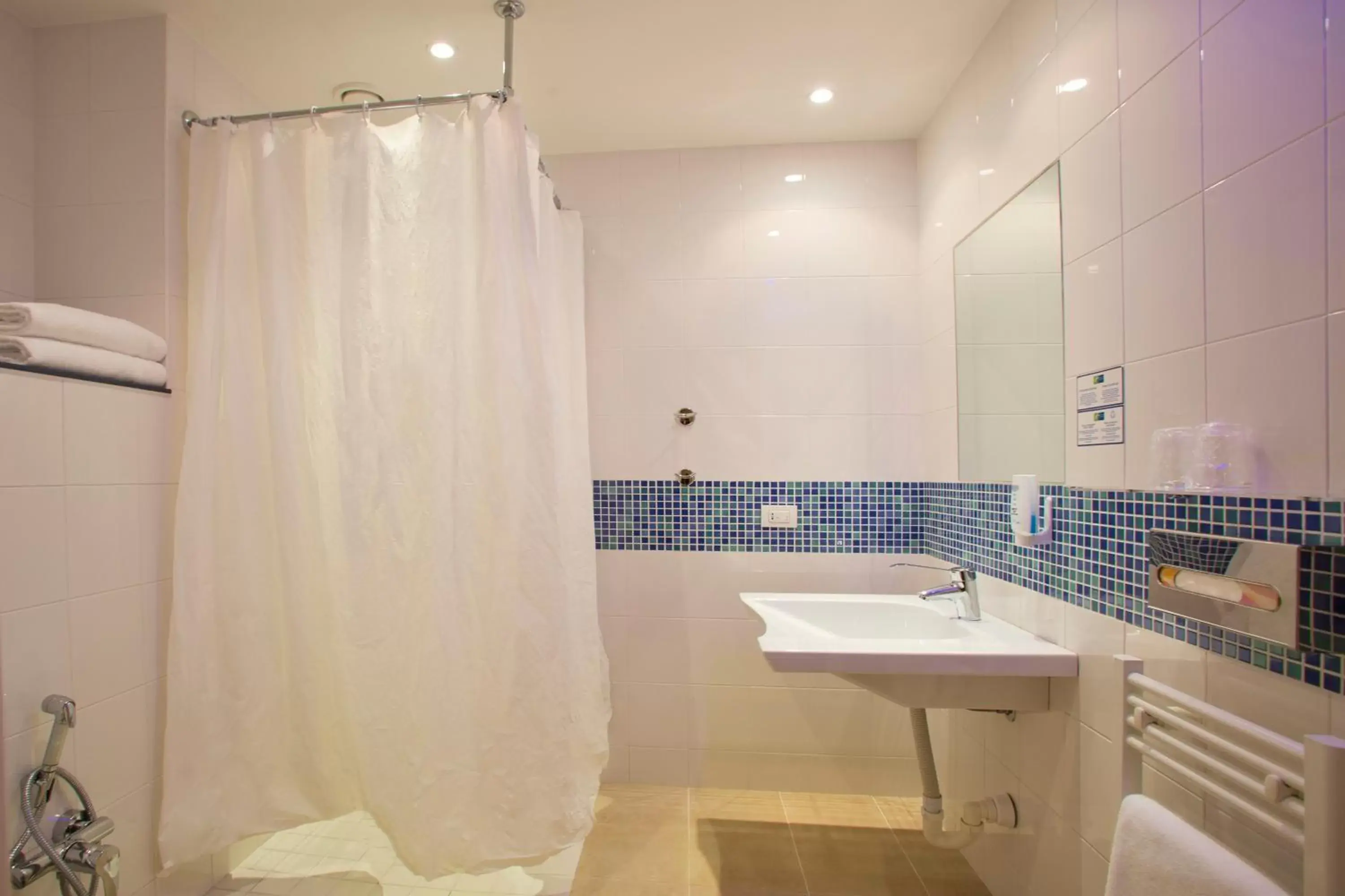 Photo of the whole room, Bathroom in Holiday Inn Express Milan-Malpensa Airport, an IHG Hotel