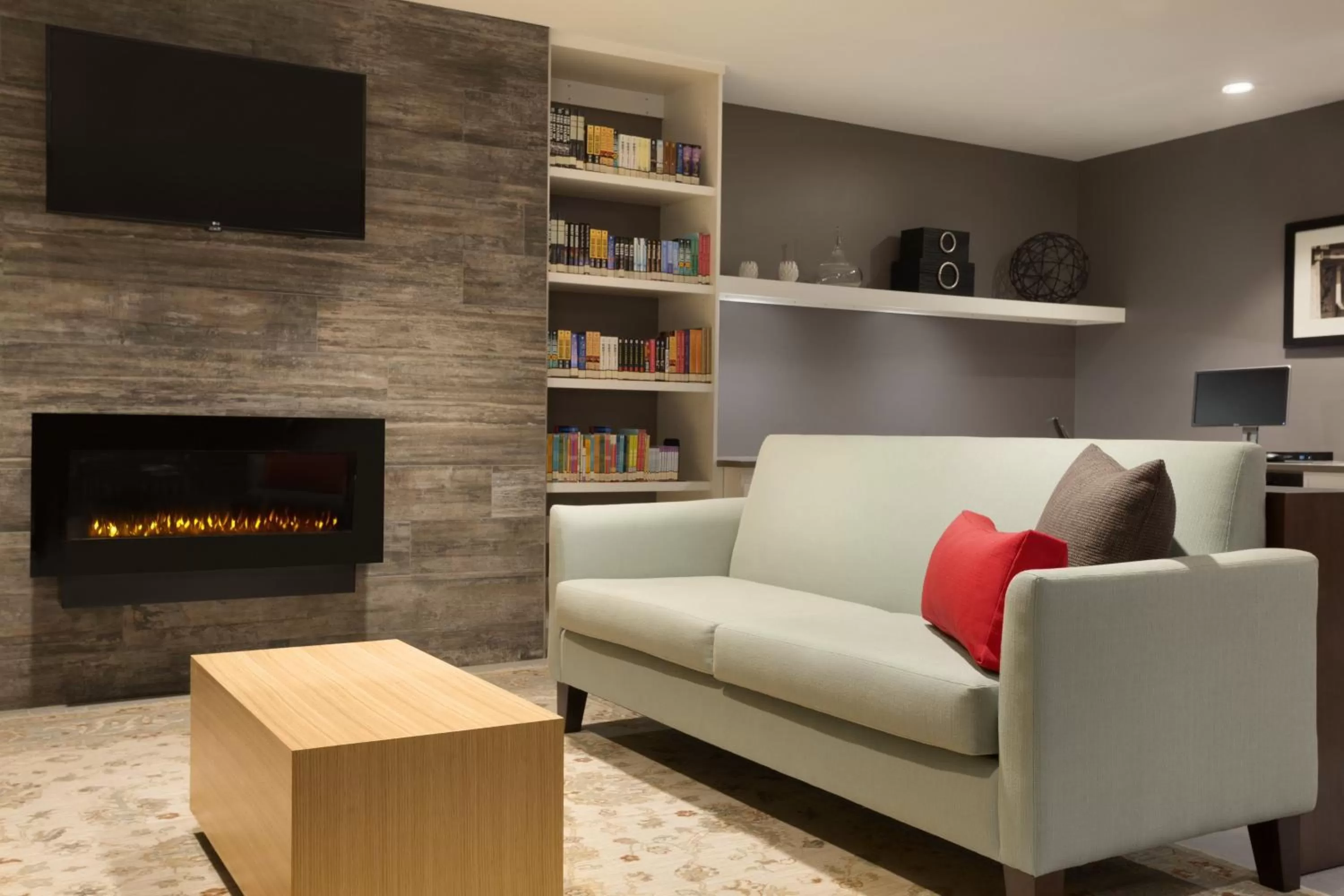 Lobby or reception in Country Inn & Suites by Radisson Asheville River Arts District