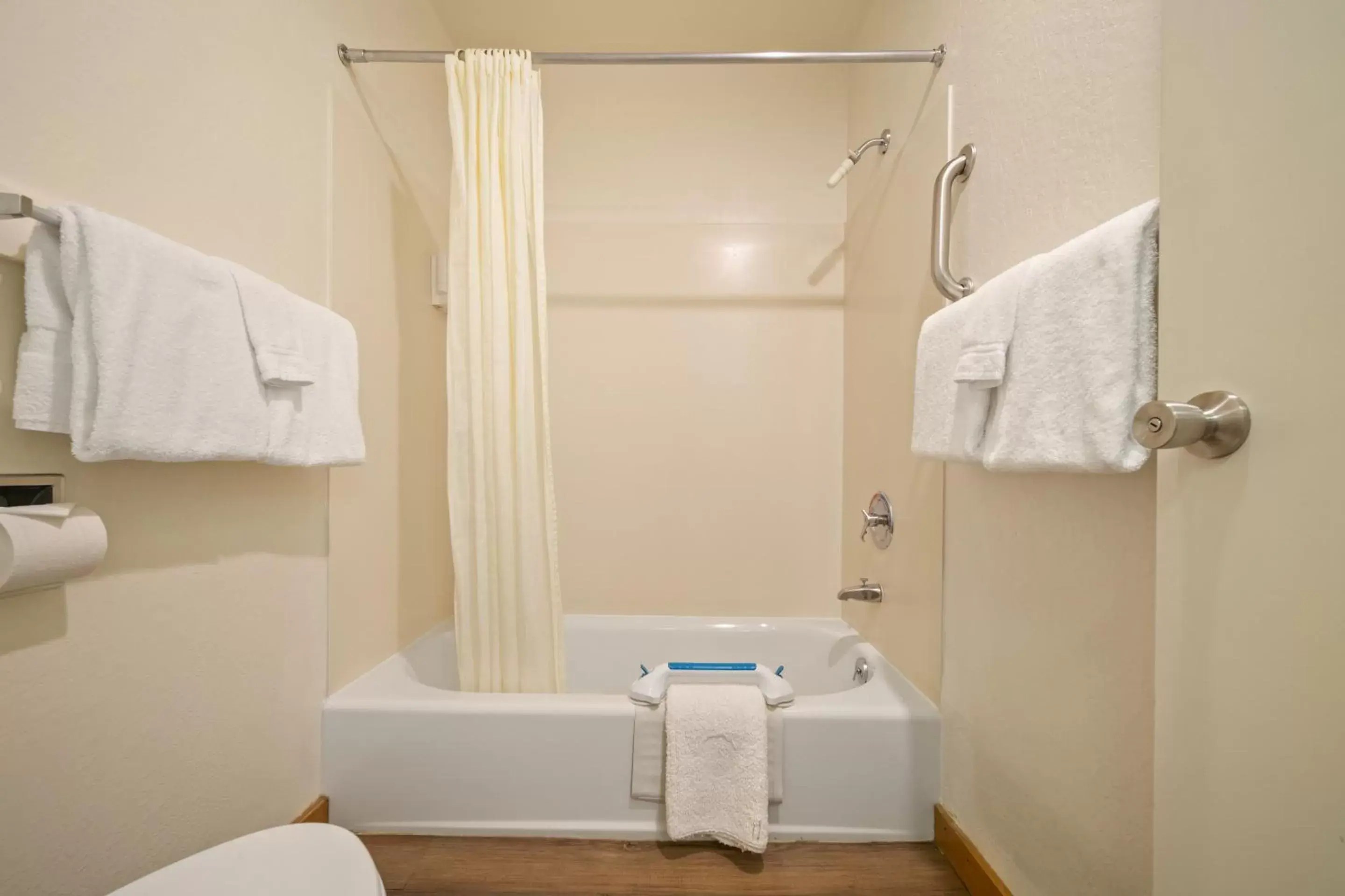 Bathroom in Harbor Lite Lodge