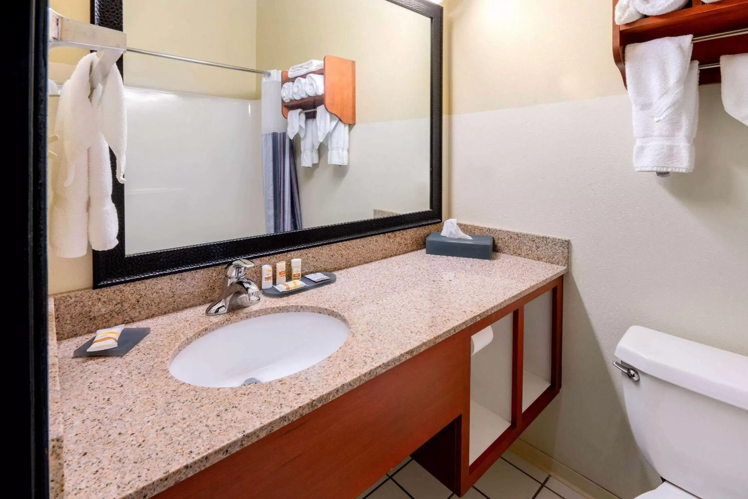 Bathroom in La Quinta by Wyndham Helena Bathroom in La Quinta by Wyndham Helena