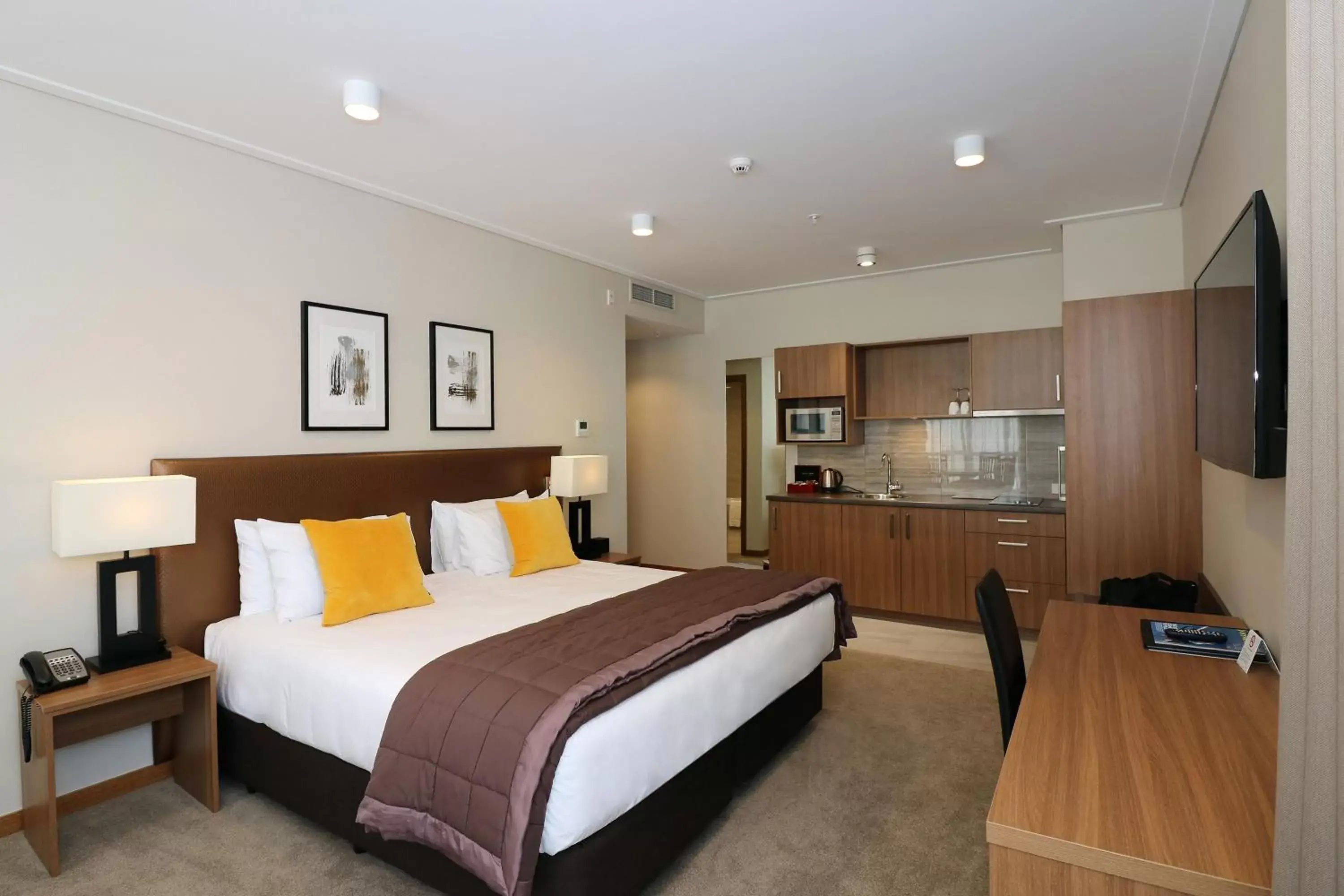 Superior Kitchen Studio in The Victoria Hotel Dunedin Superior Kitchen Studio in The Victoria Hotel Dunedin