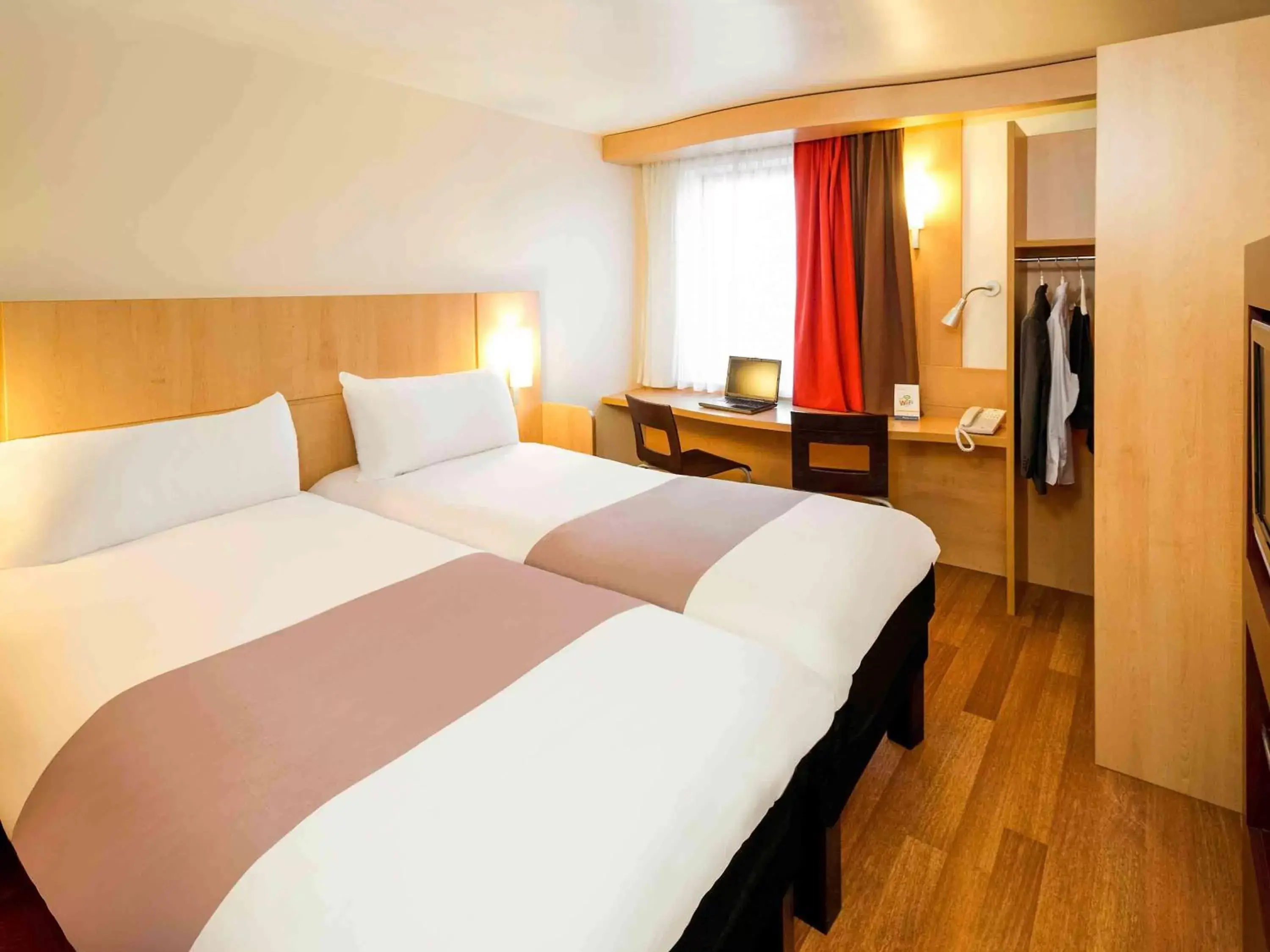 Photo of the whole room, Bed in ibis Hotel Brussels Airport