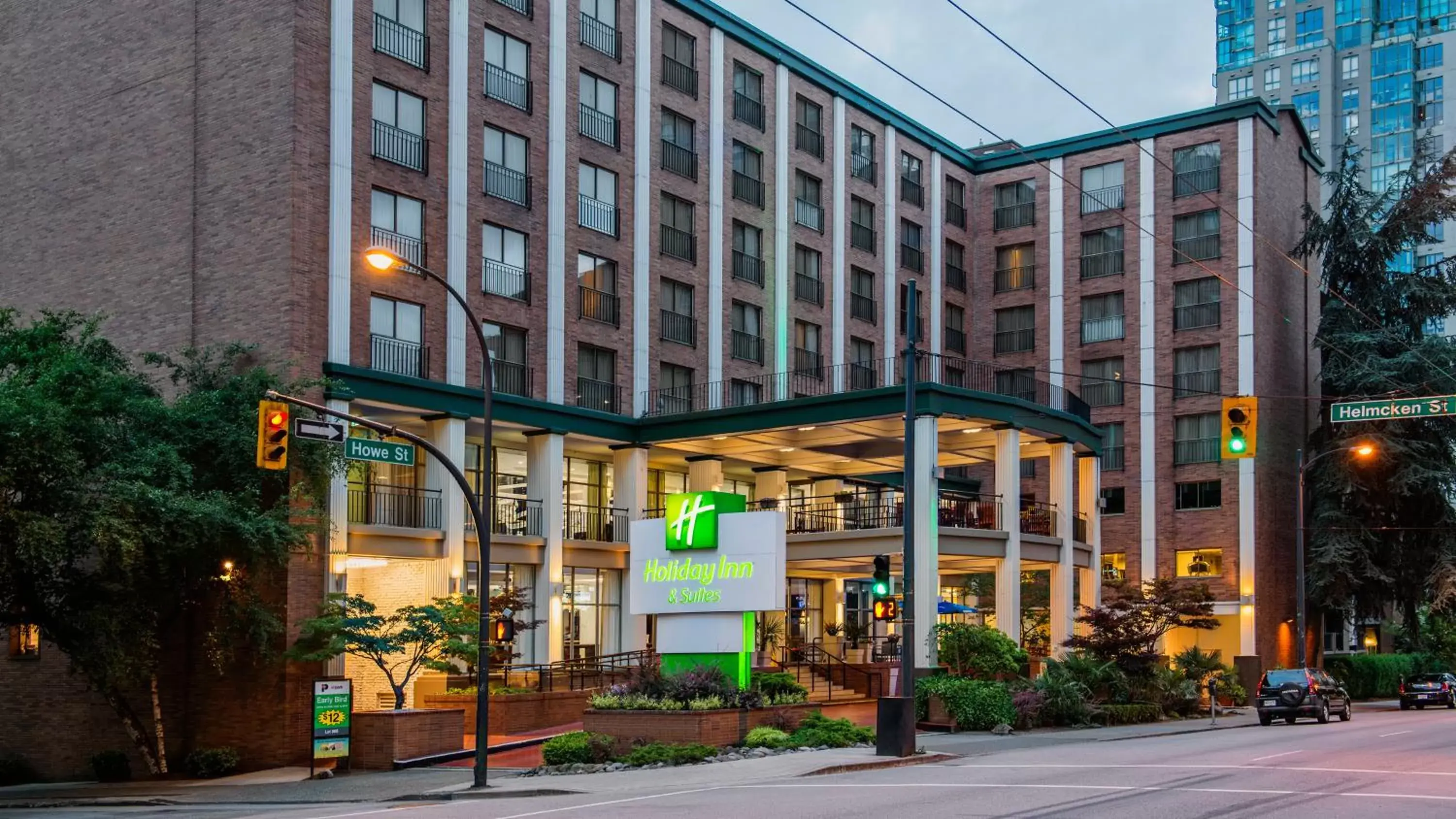 Property Building in Holiday Inn Vancouver Downtown & Suites, an IHG Hotel