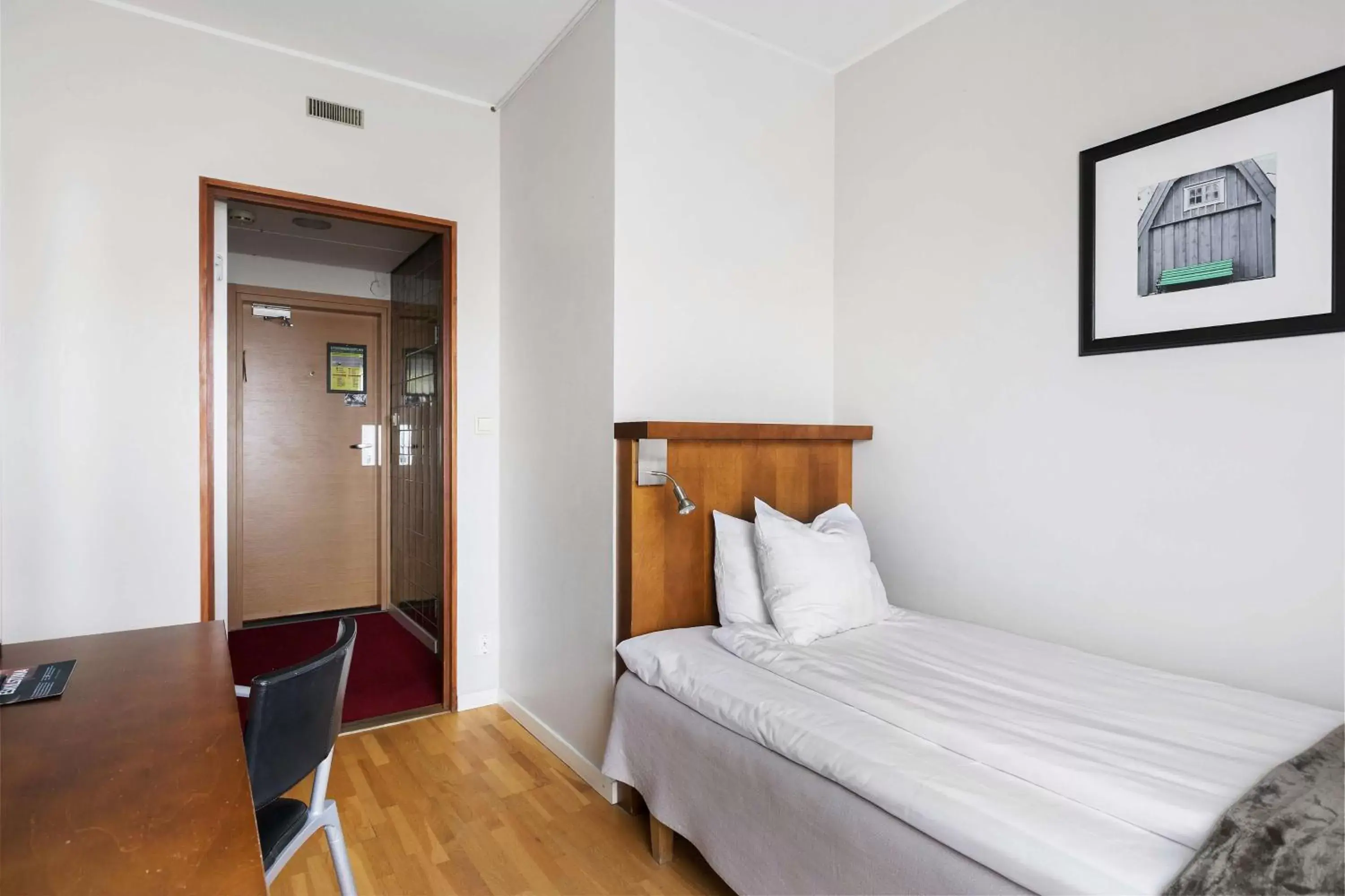 Standard Single Room in Best Western Plaza Hotel Standard Single Room in Best Western Plaza Hotel