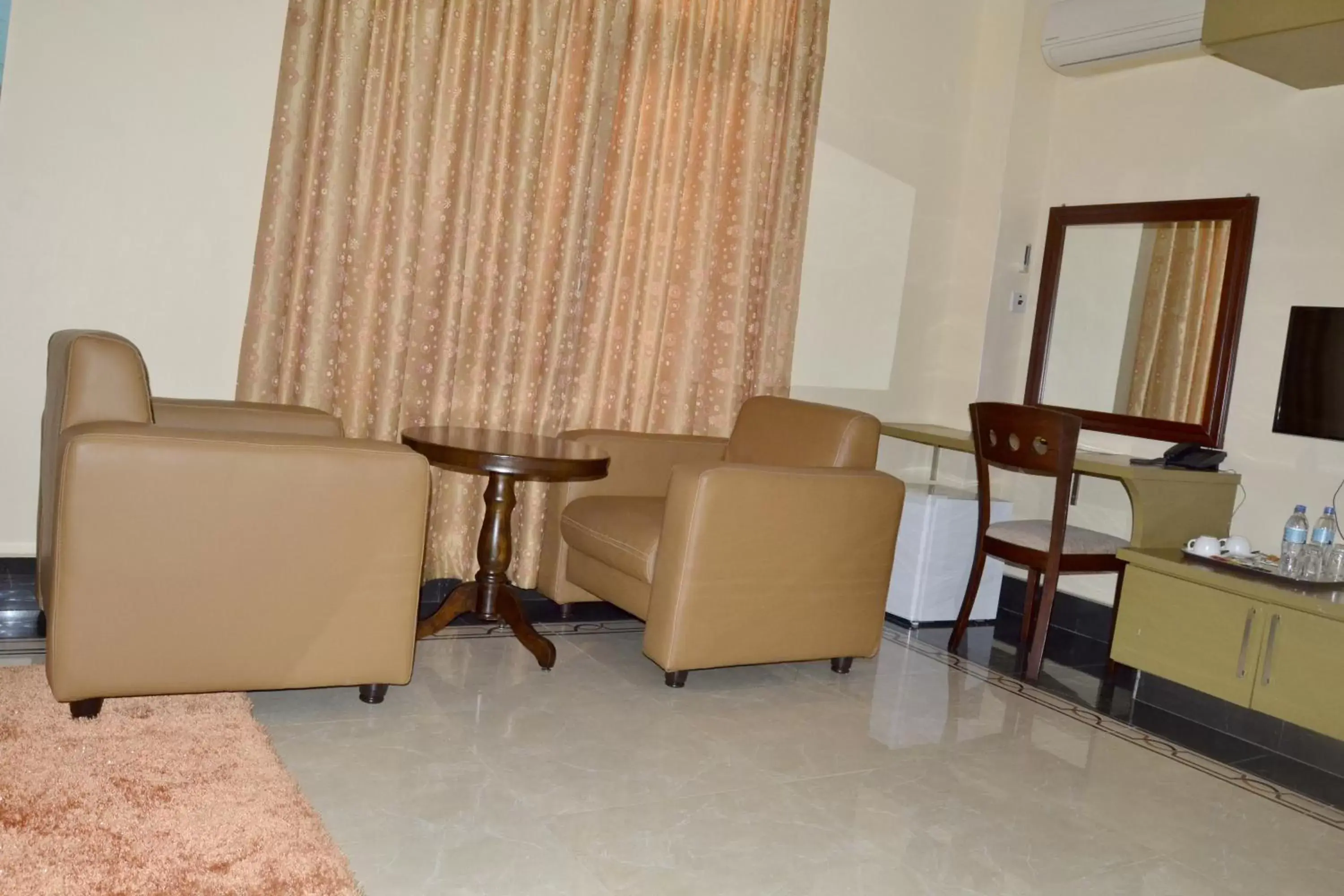 Seating Area in Lantana Hotel