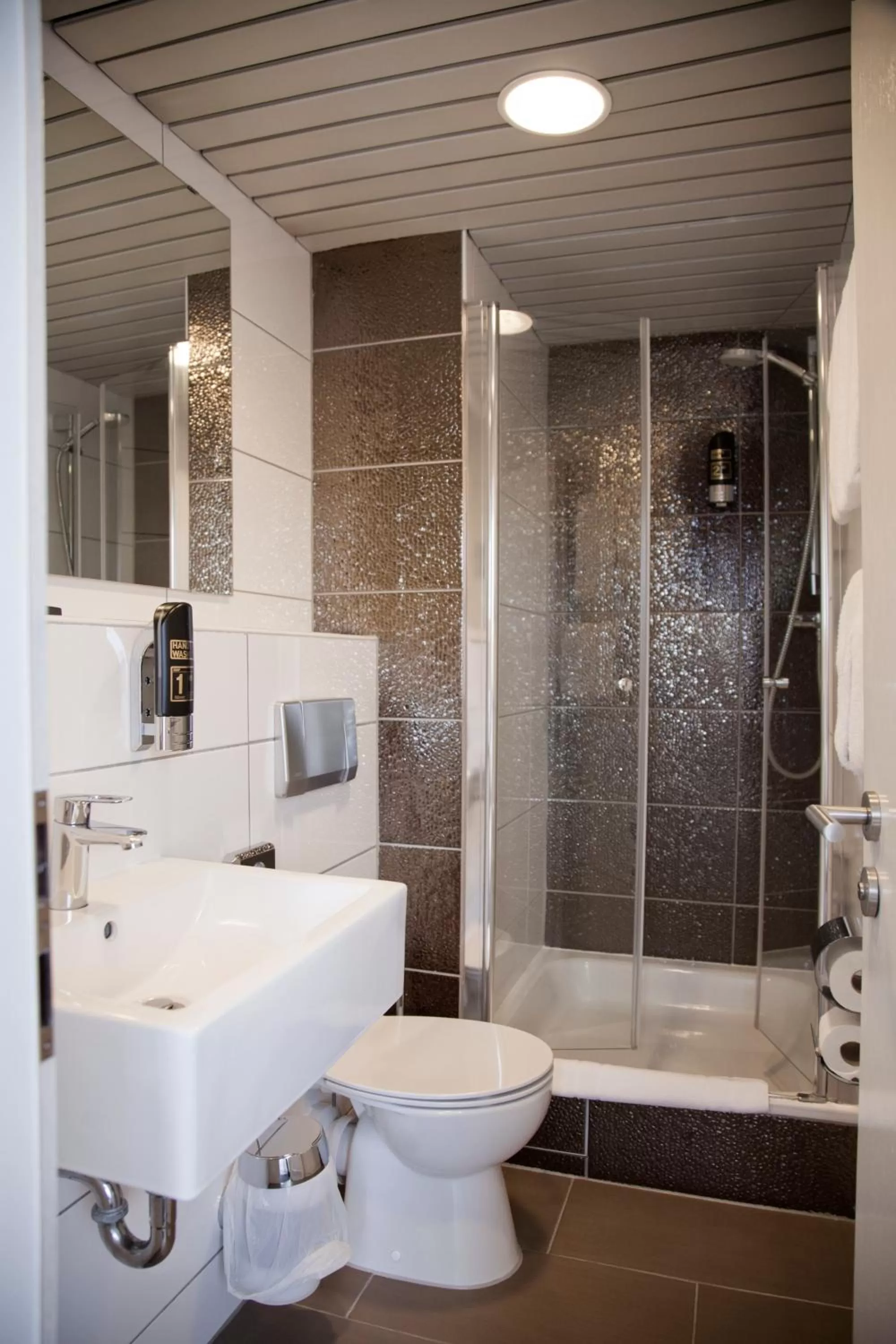 Bathroom in Les Nations