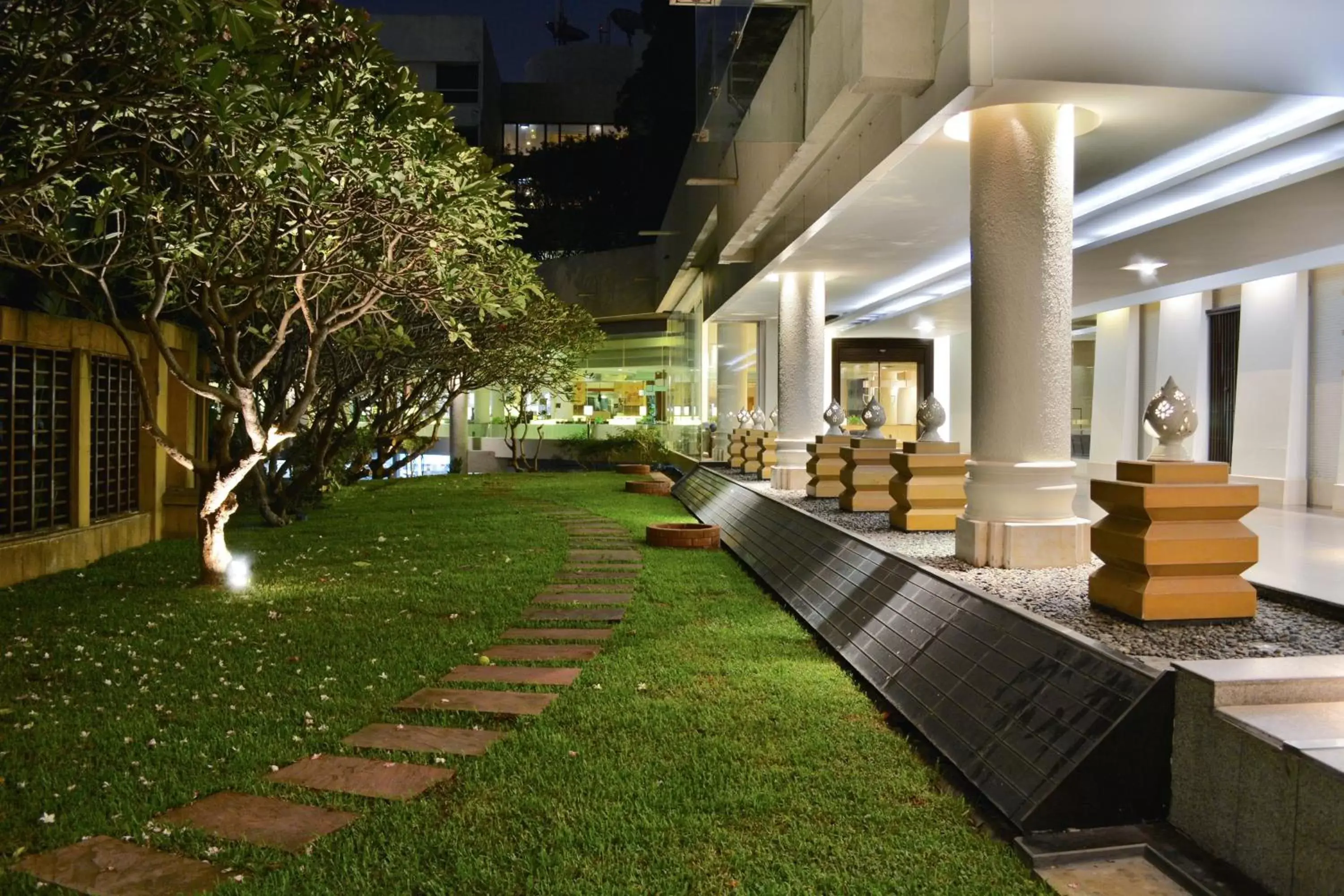 Garden in Rama Gardens Hotel Bangkok - SHA Plus Certified
