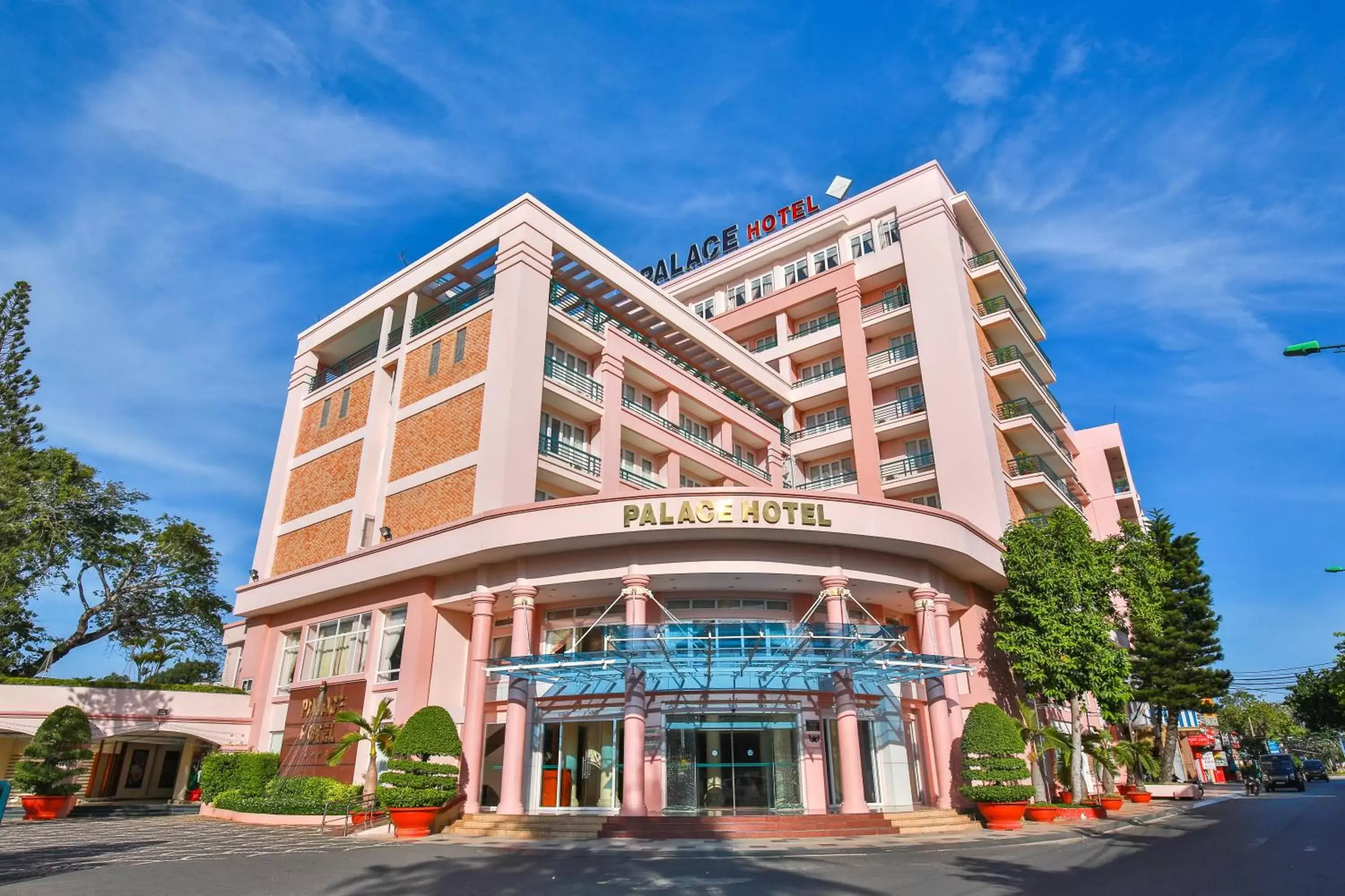 Facade/entrance, Property Building in Palace Hotel