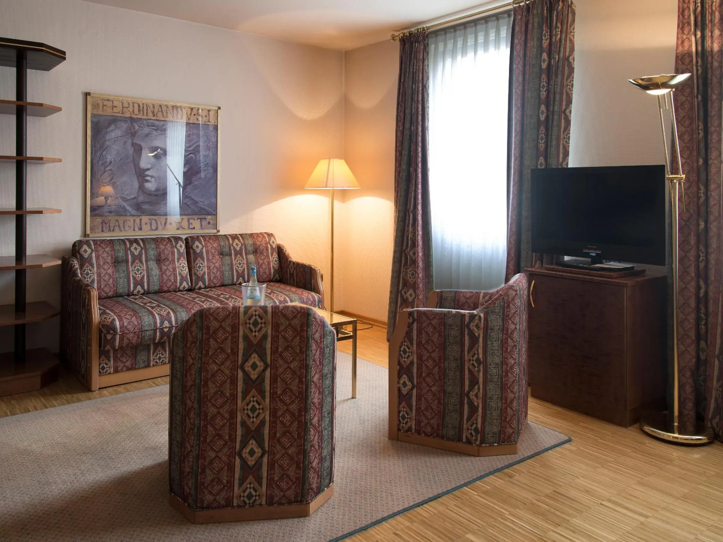 Photo of the whole room, TV/Entertainment Center in Posthaus Hotel Residenz