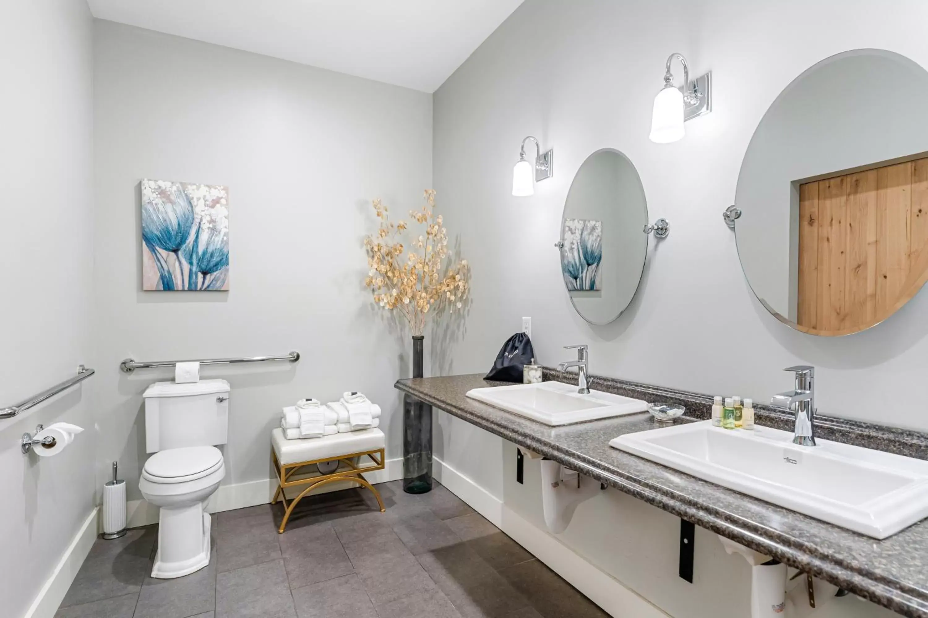 Bathroom in Mossbrae Hotel