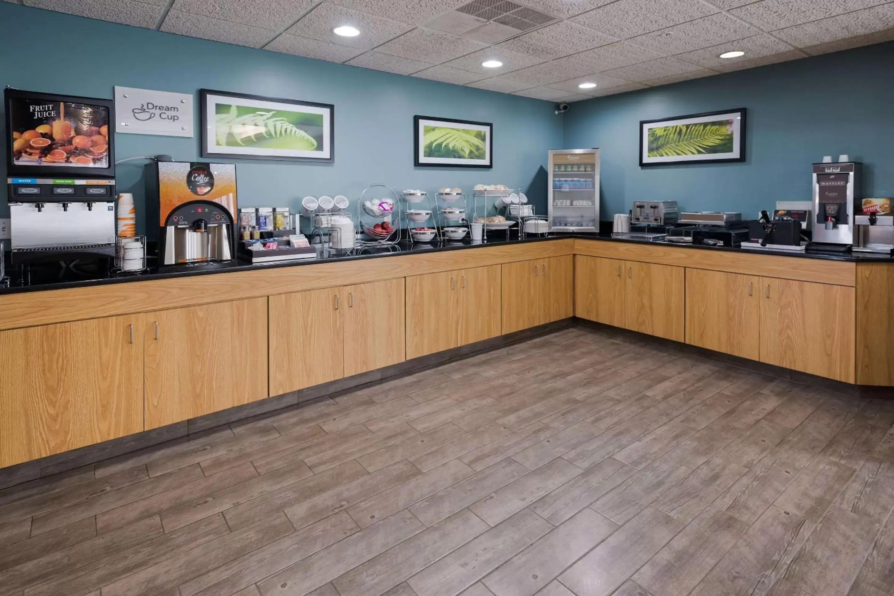 Restaurant/places to eat in Sleep Inn & Suites Port Clinton Restaurant/places to eat in Sleep Inn & Suites Port Clinton