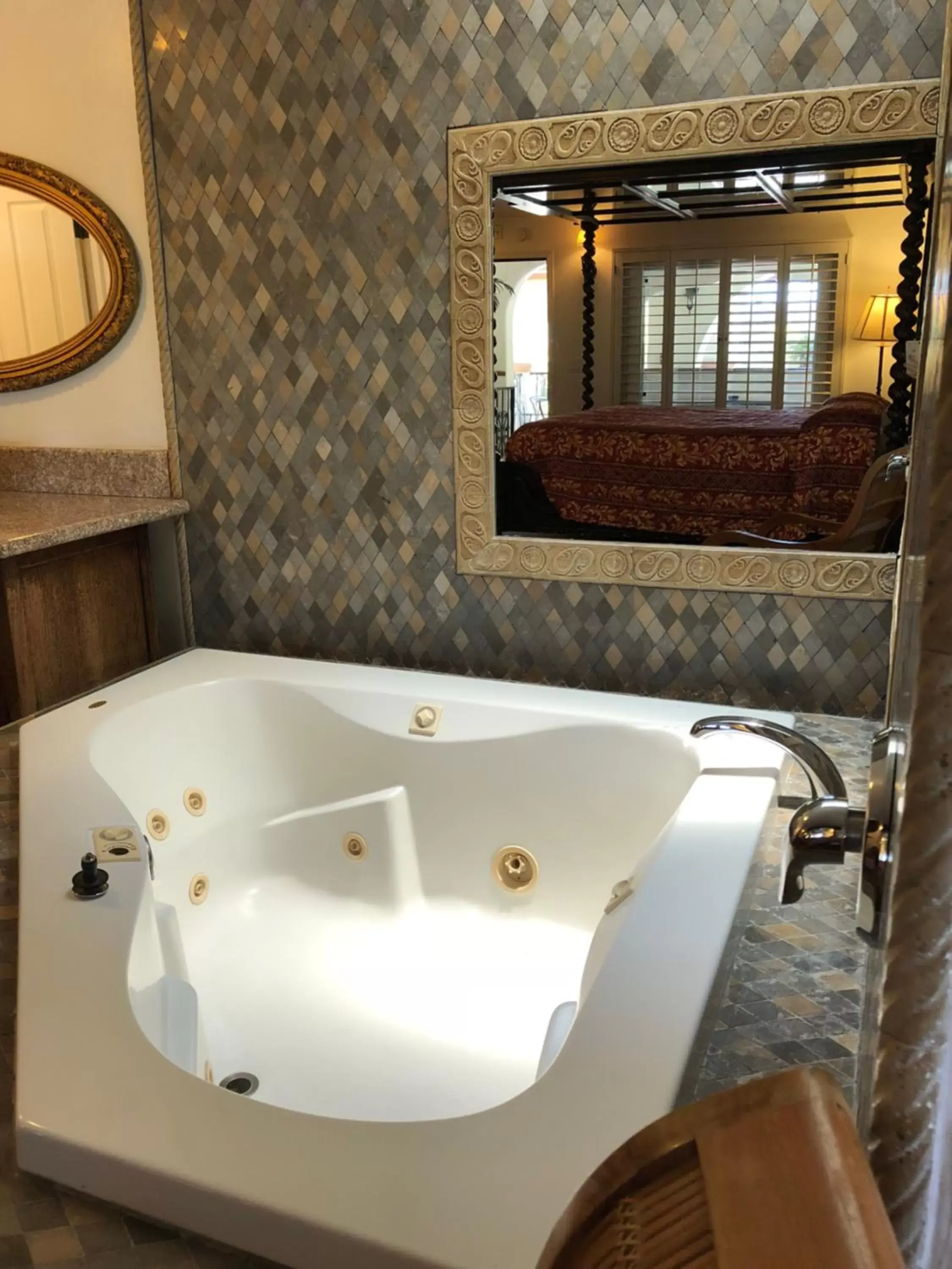 Hot Tub, Bathroom in Chantico Inn