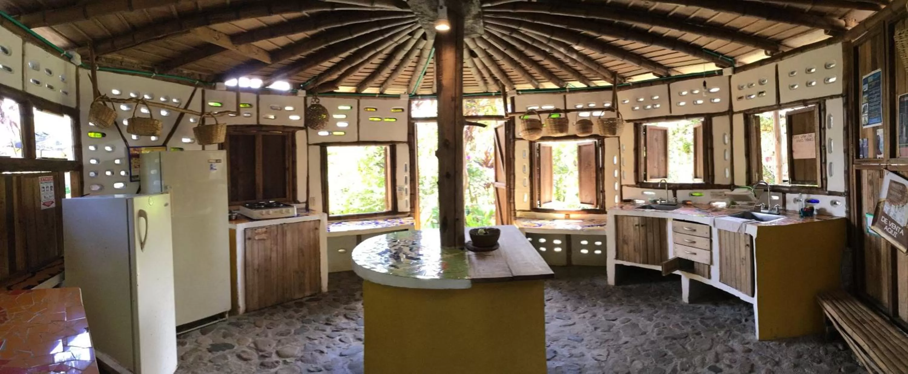 Communal kitchen in Hotel La Casa de Francois