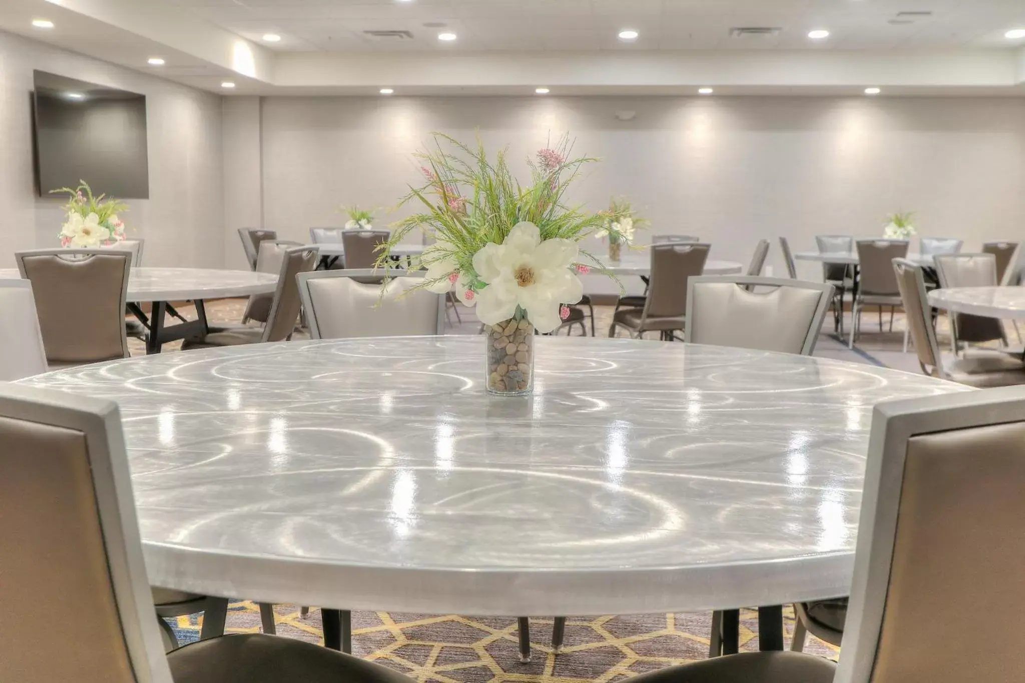 Banquet/Function facilities, Restaurant/Places to Eat in Holiday Inn & Suites Pigeon Forge Convention Center, an IHG Hotel