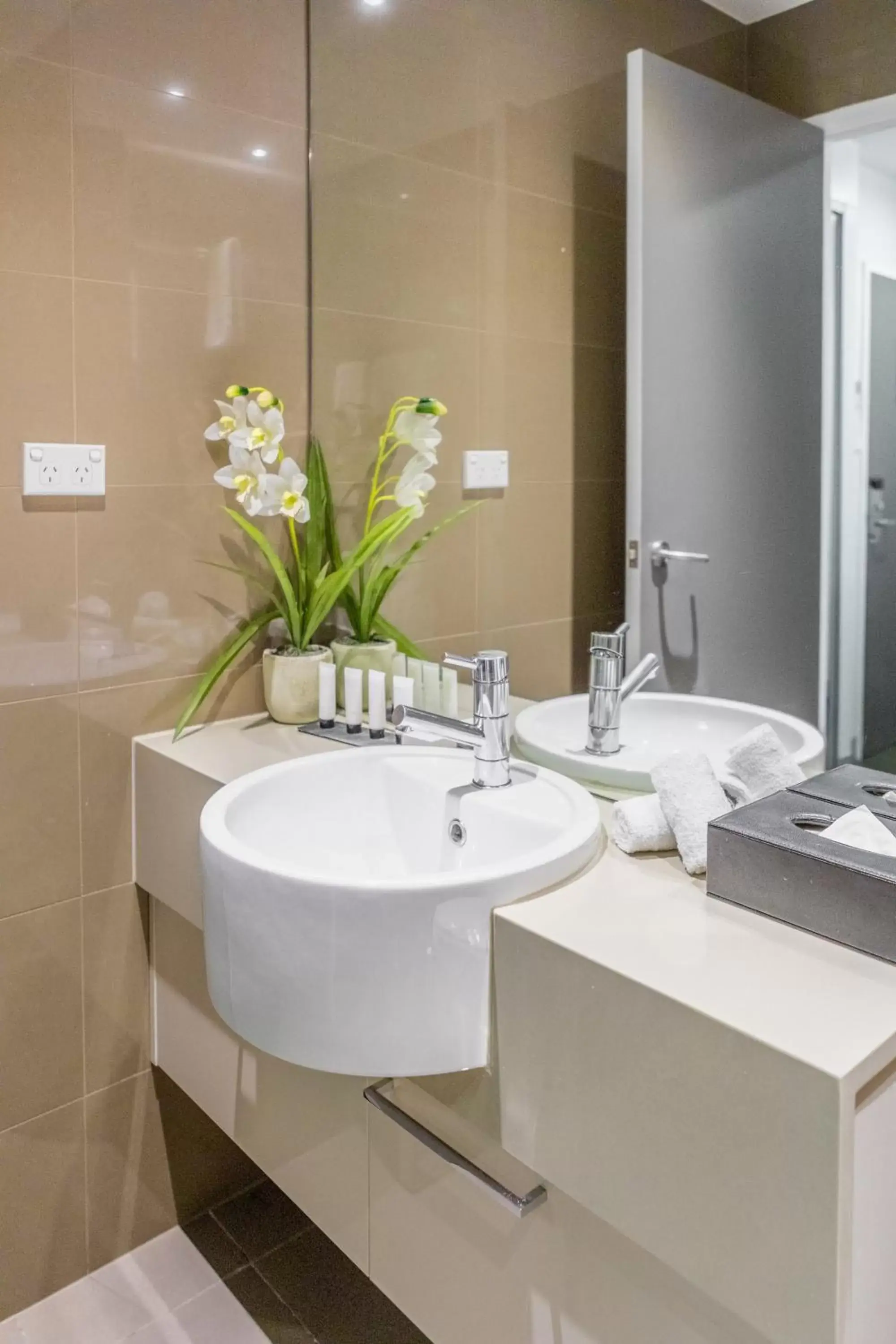Bathroom in Holiday Inn & Suites Sydney Bondi Junction, an IHG Hotel