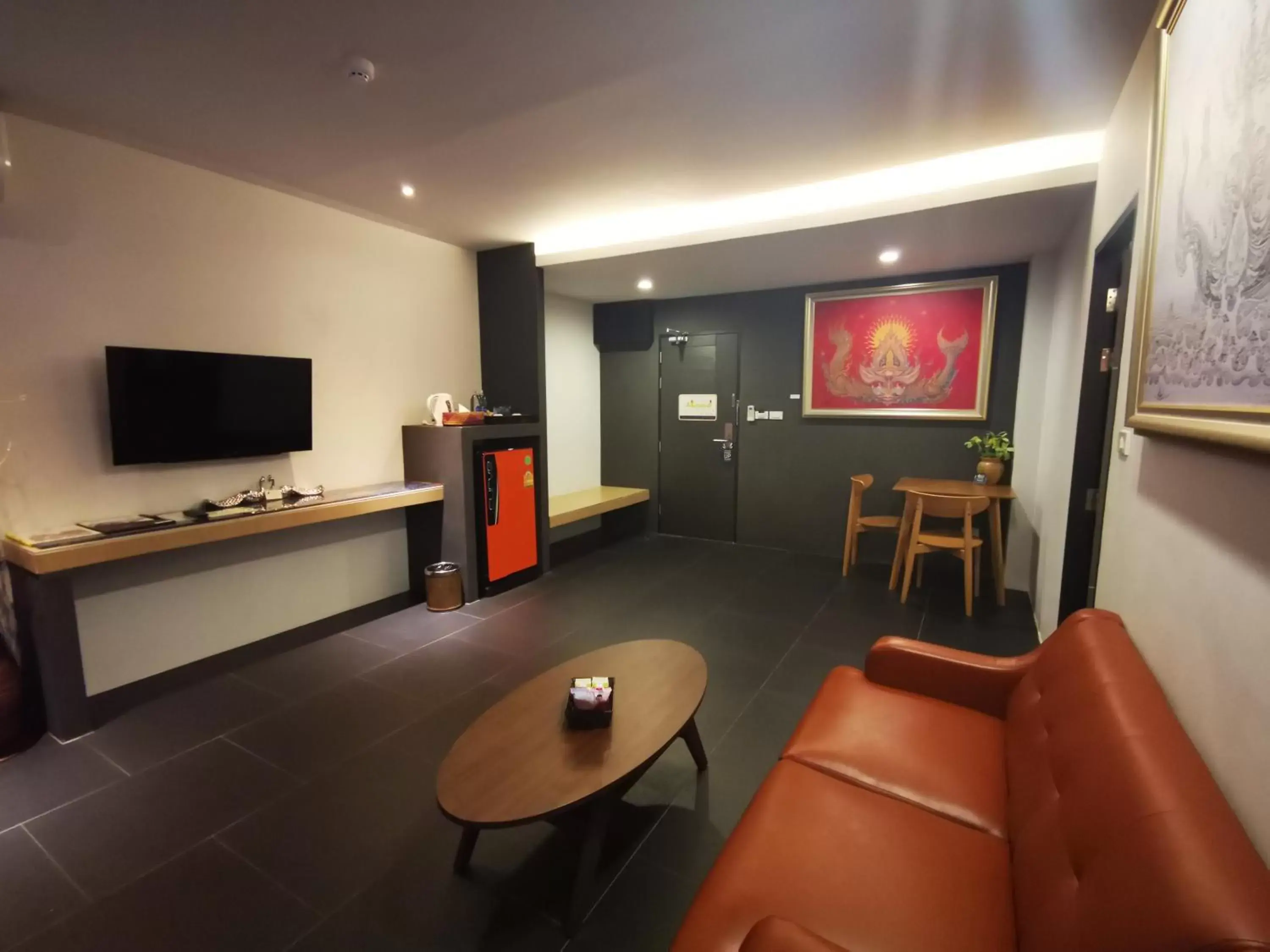 Communal lounge/ TV room, Seating Area in Mandy Nok Hotel